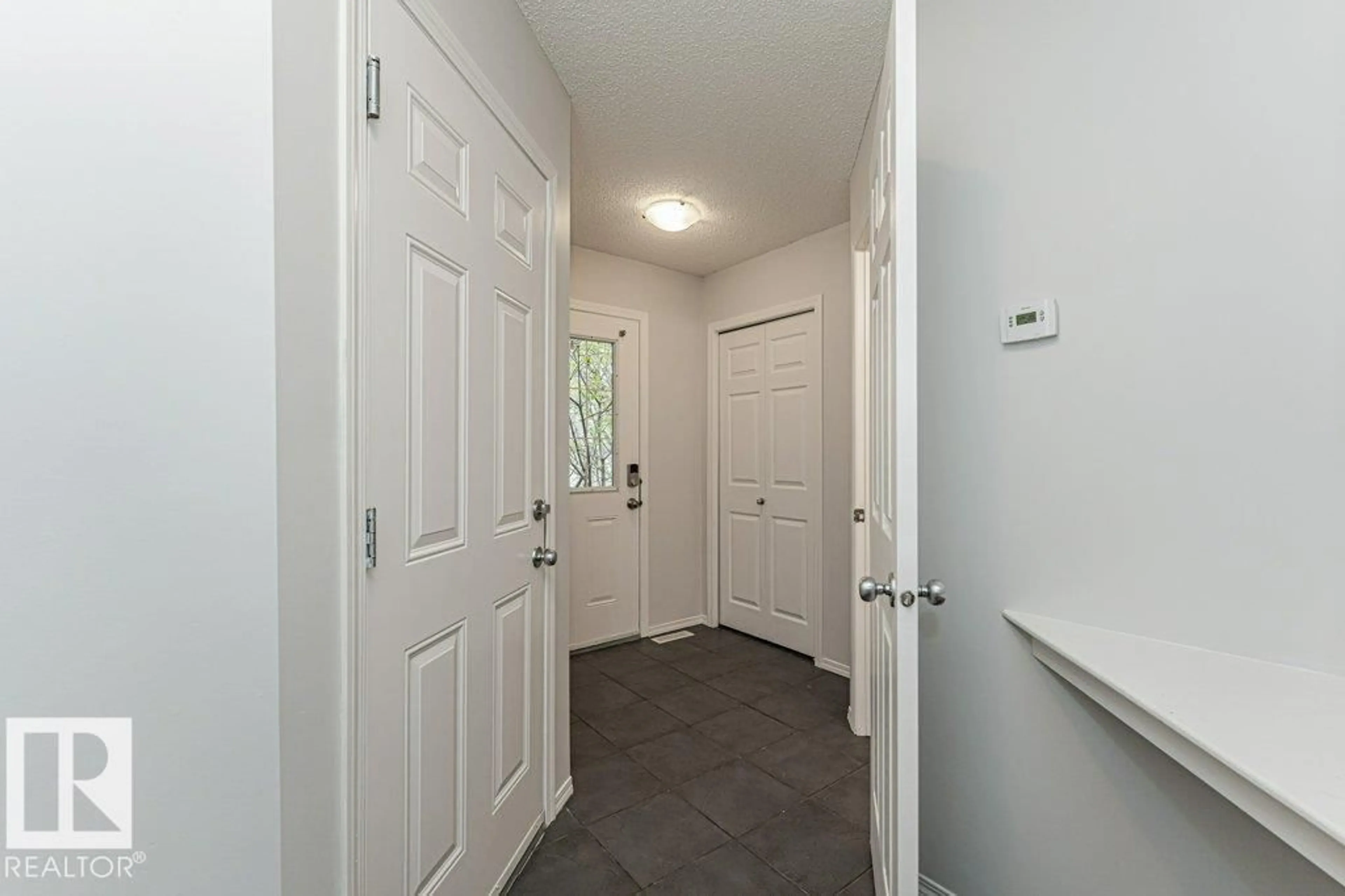 Indoor entryway for 2314 LEMIEUX PL, Edmonton Alberta T6R0C2