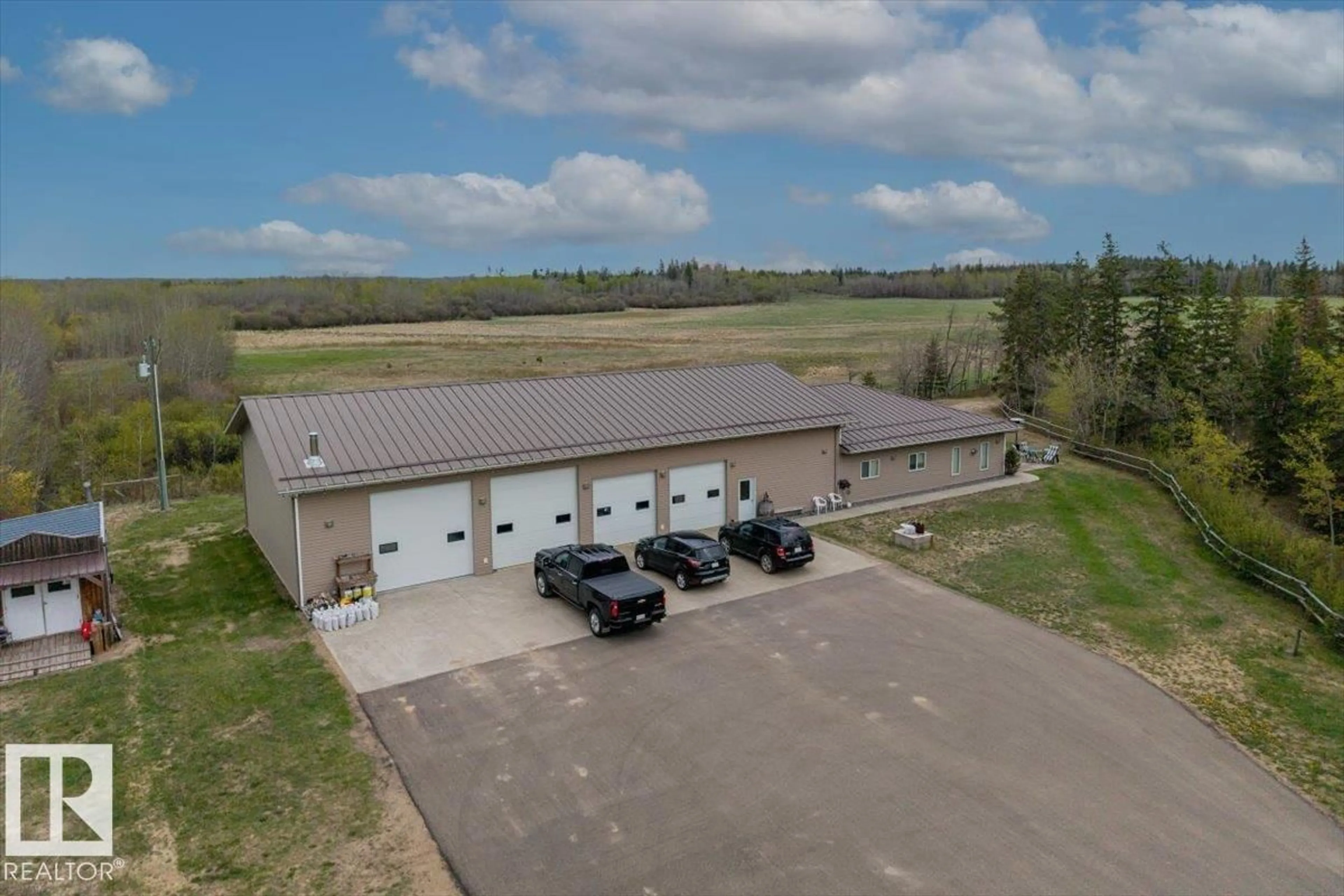 A pic from outside/outdoor area/front of a property/back of a property/a pic from drone, building for 56515 RGE ROAD 222, Rural Sturgeon County Alberta T0A1N4