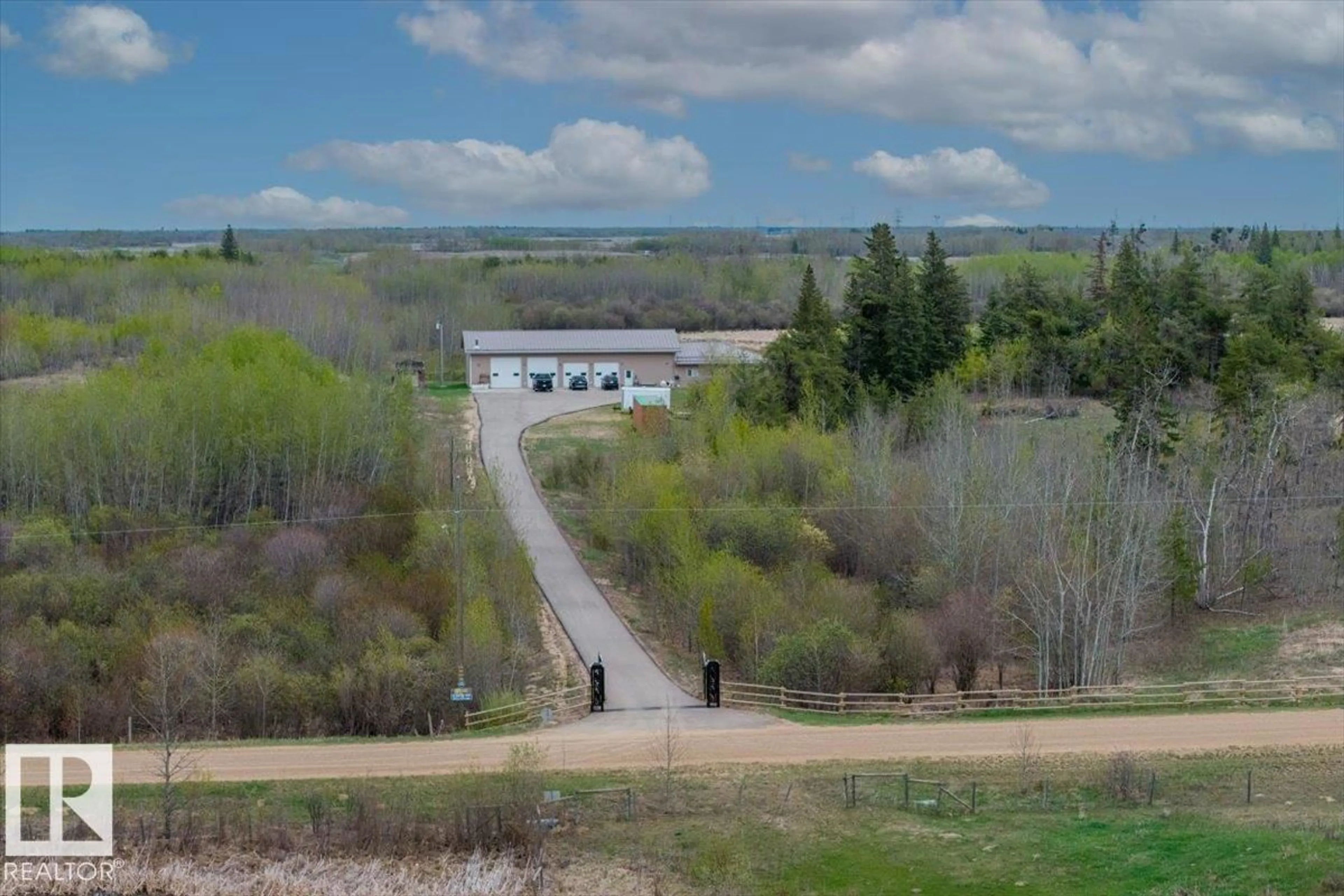 A pic from outside/outdoor area/front of a property/back of a property/a pic from drone, unknown for 56515 RGE ROAD 222, Rural Sturgeon County Alberta T0A1N4