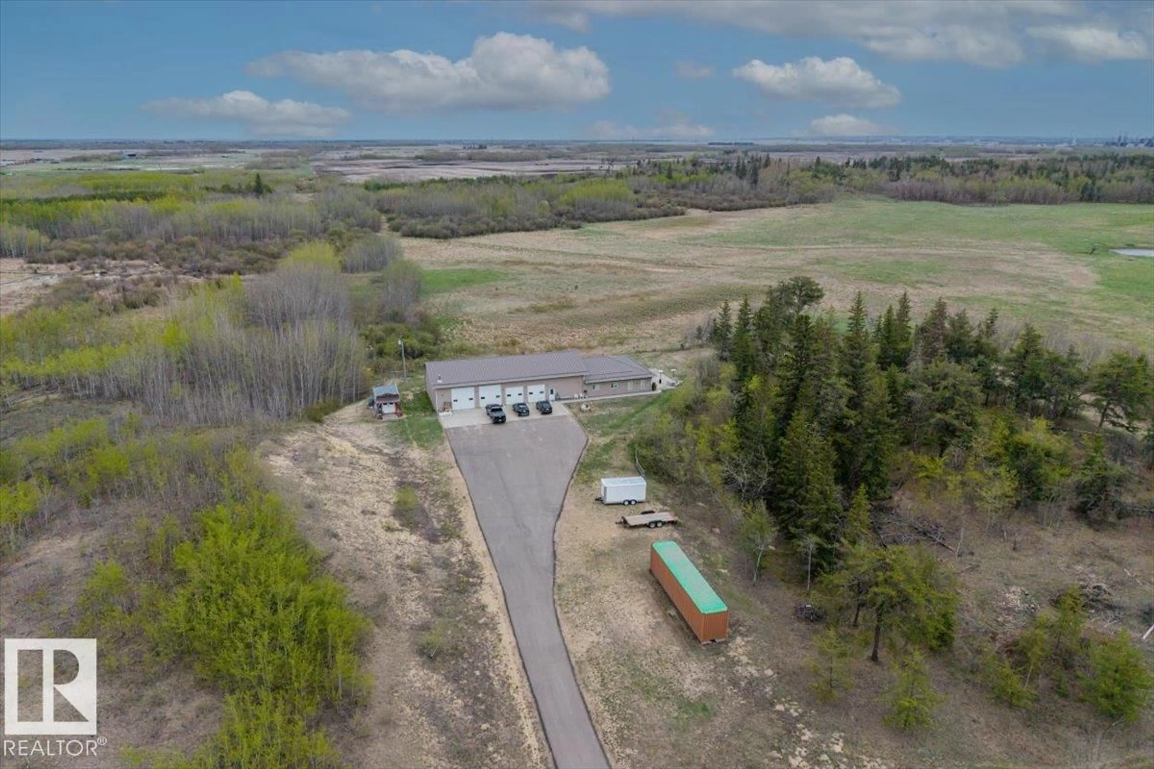 A pic from outside/outdoor area/front of a property/back of a property/a pic from drone, unknown for 56515 RGE ROAD 222, Rural Sturgeon County Alberta T0A1N4