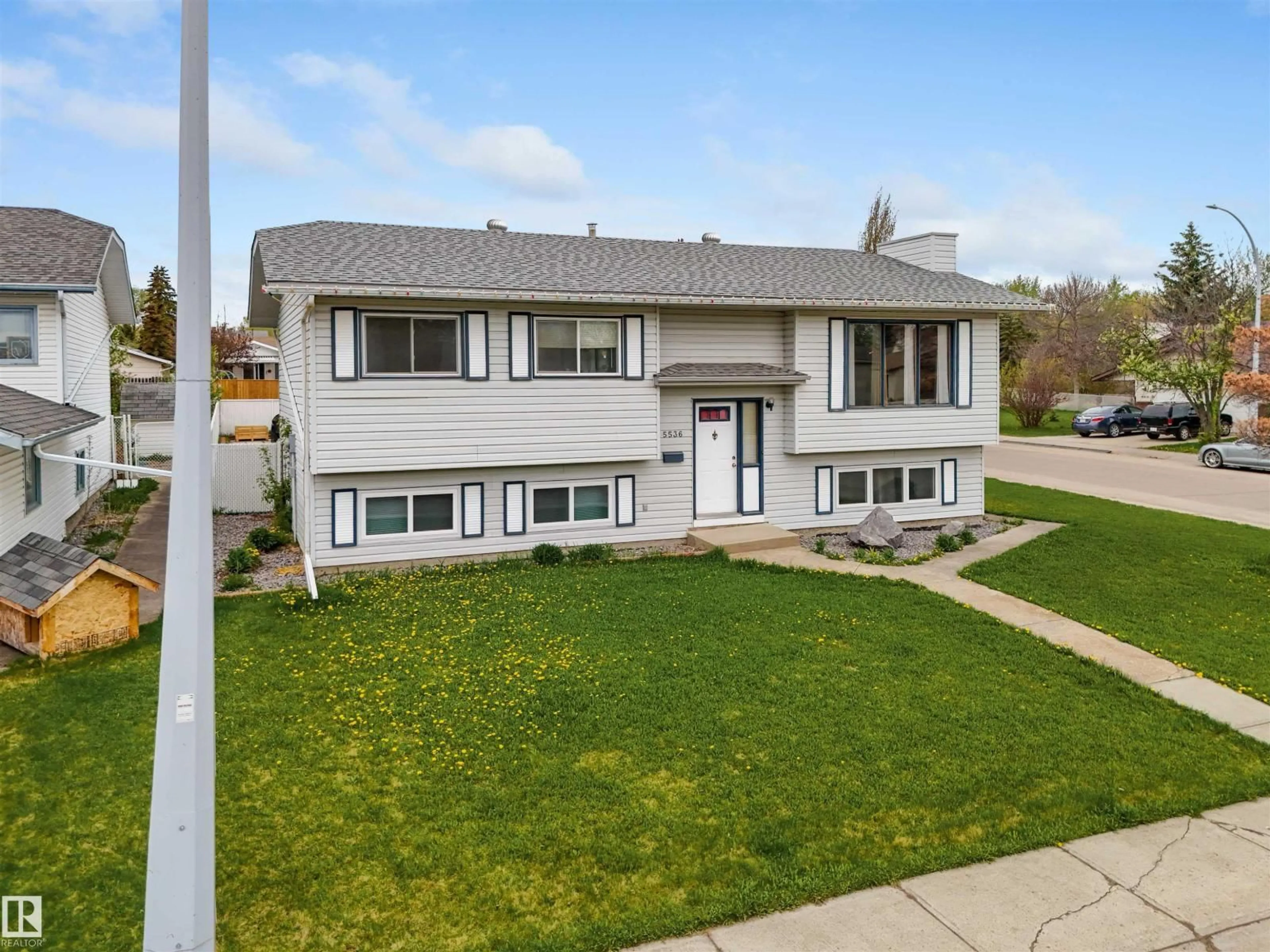 Home with vinyl exterior material, street for 5536 42 ST, Drayton Valley Alberta T7A1A7