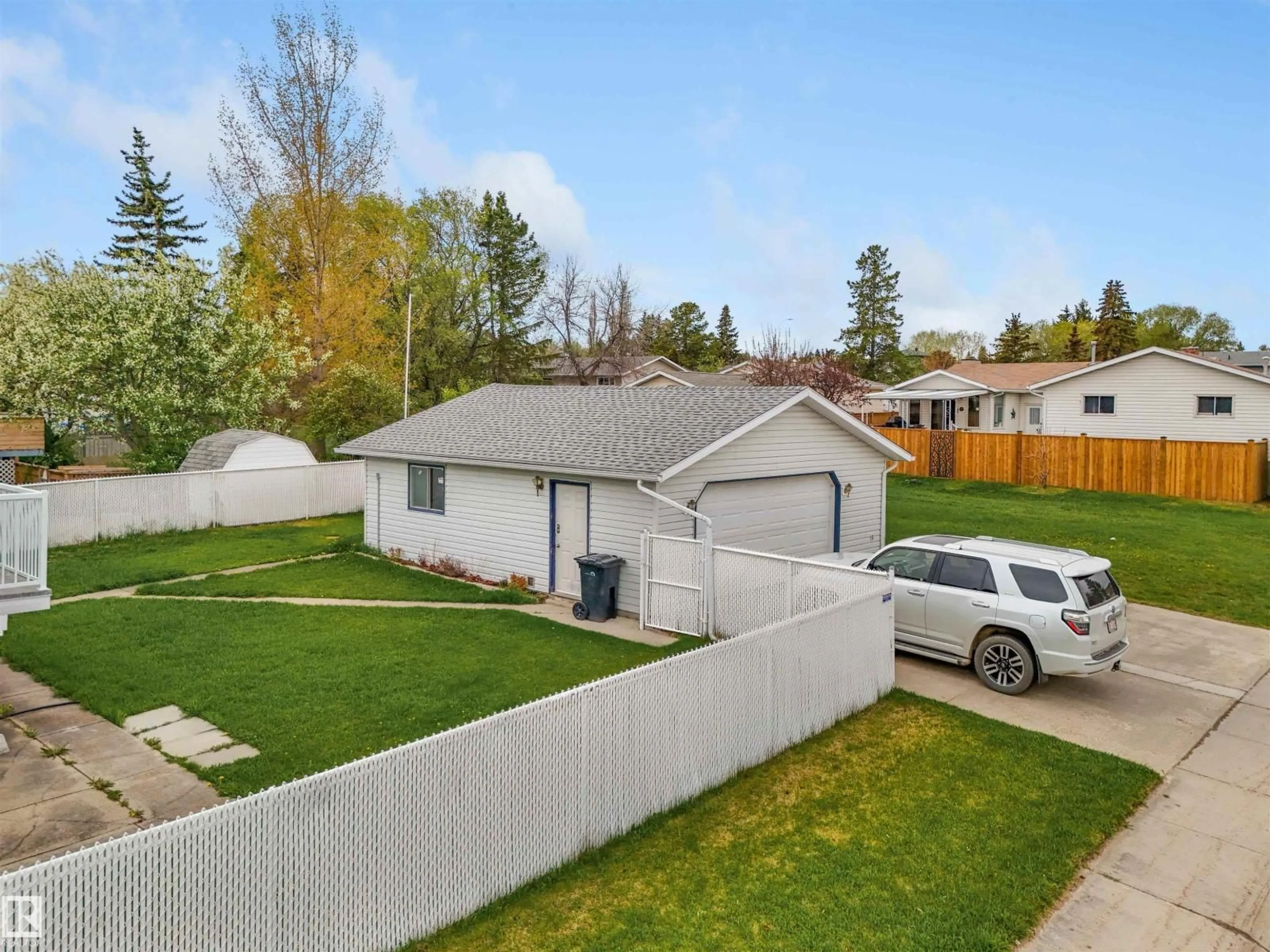 A pic from outside/outdoor area/front of a property/back of a property/a pic from drone, street for 5536 42 ST, Drayton Valley Alberta T7A1A7