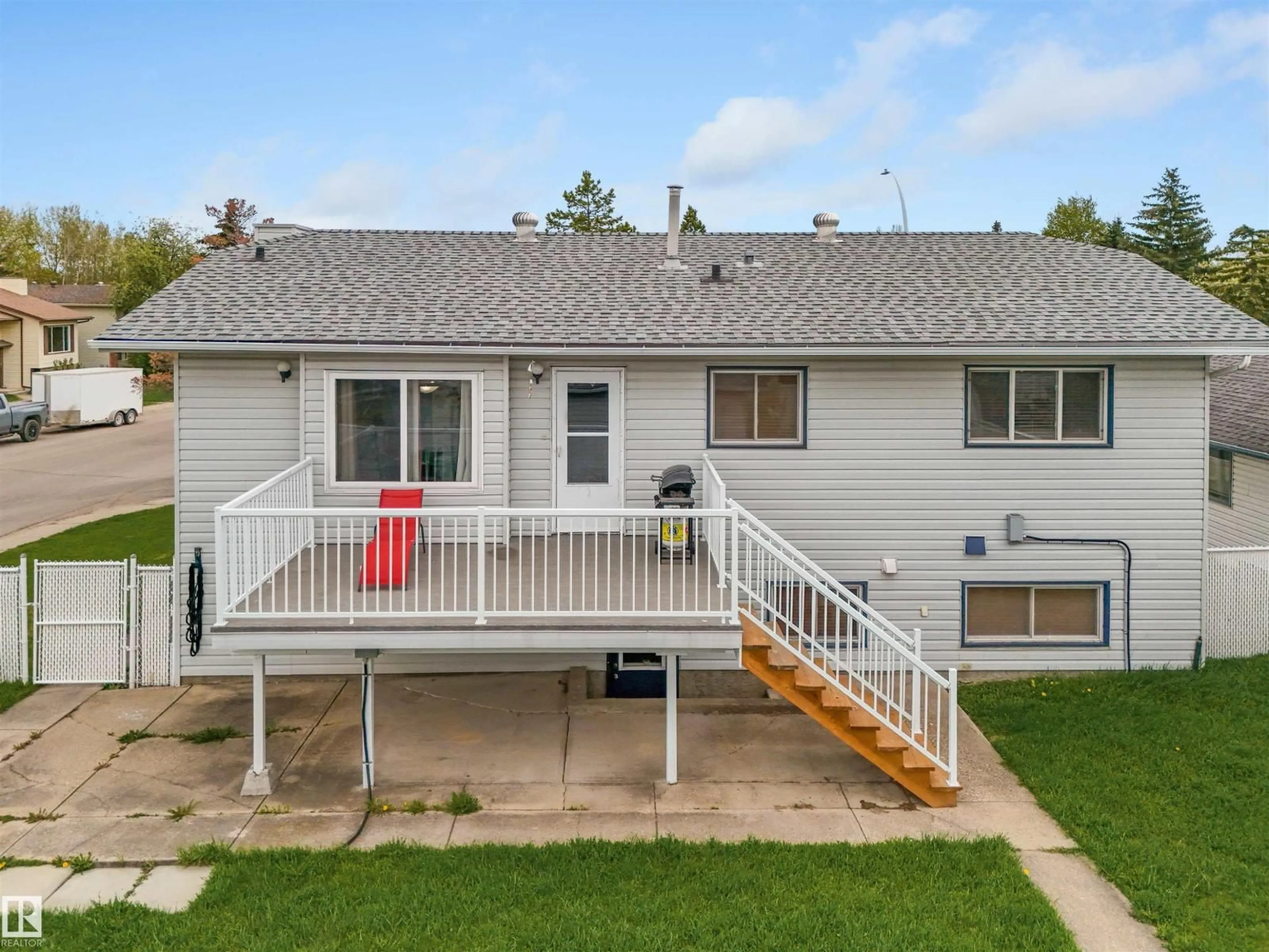 Home with vinyl exterior material, street for 5536 42 ST, Drayton Valley Alberta T7A1A7