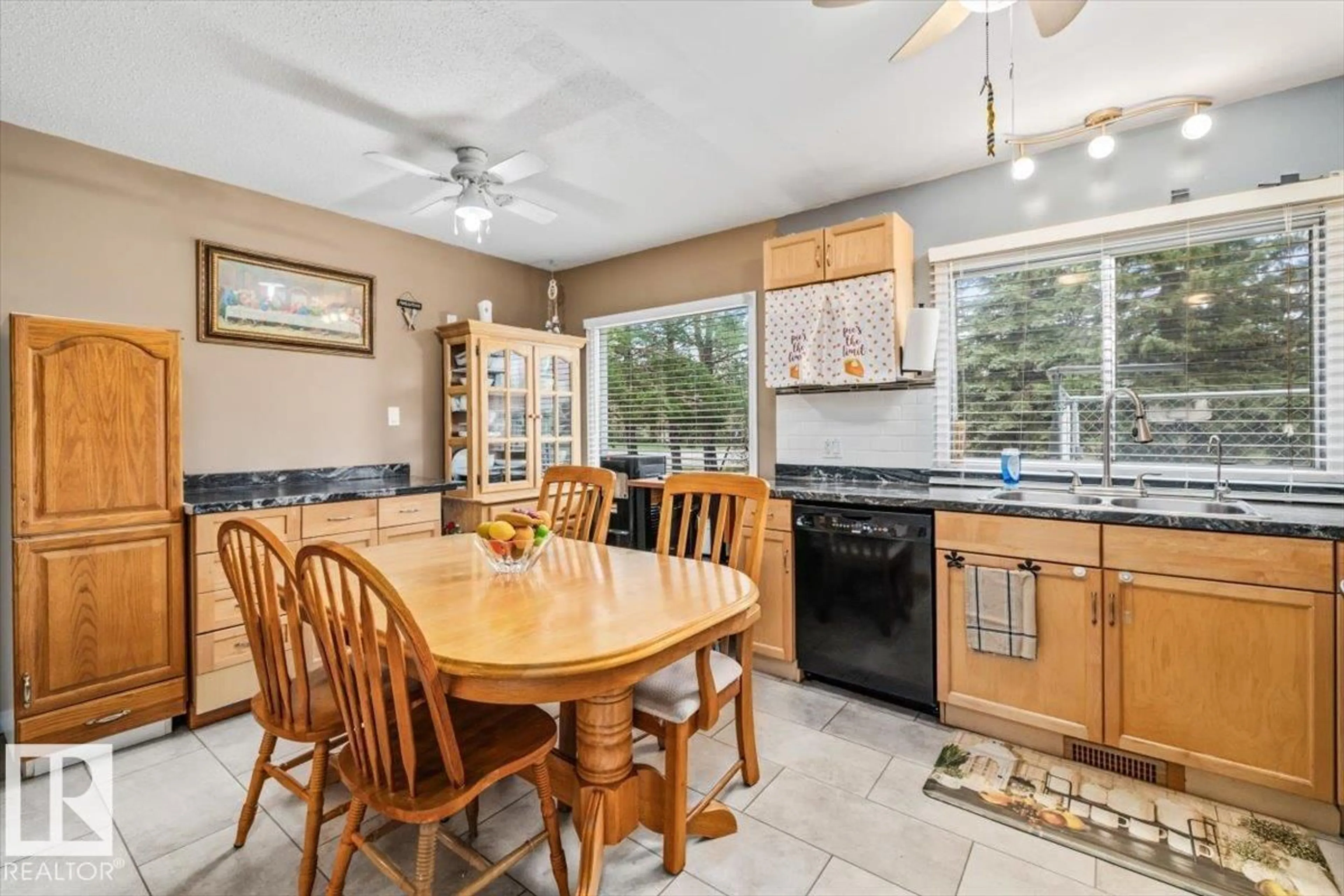 Open concept kitchen, ceramic/tile floor for 4903 53 ST, Innisfree Alberta T0B2G0