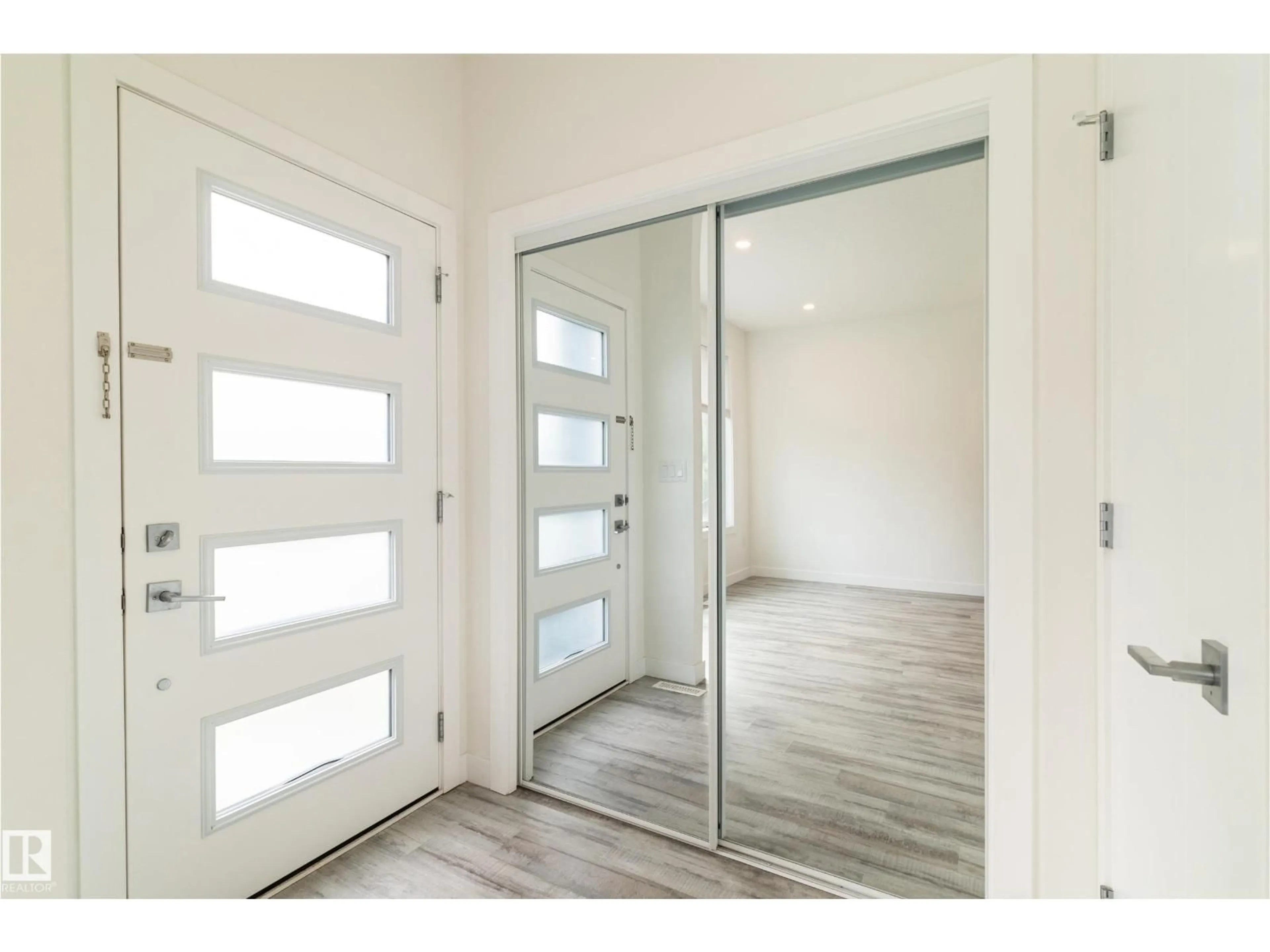 Indoor entryway for 15204 108 AV, Edmonton Alberta T5P1A1
