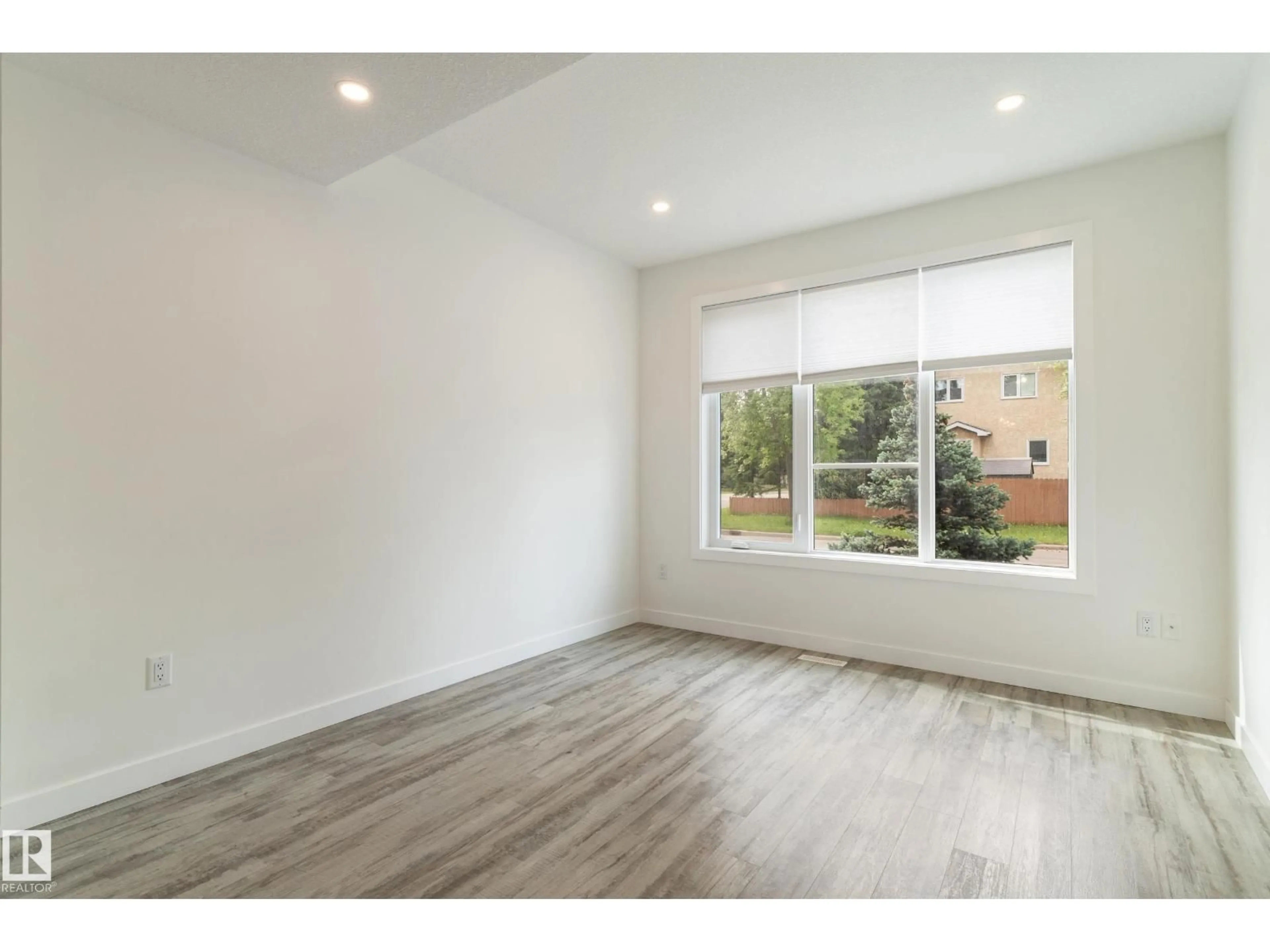 A pic of a room for 15204 108 AV, Edmonton Alberta T5P1A1