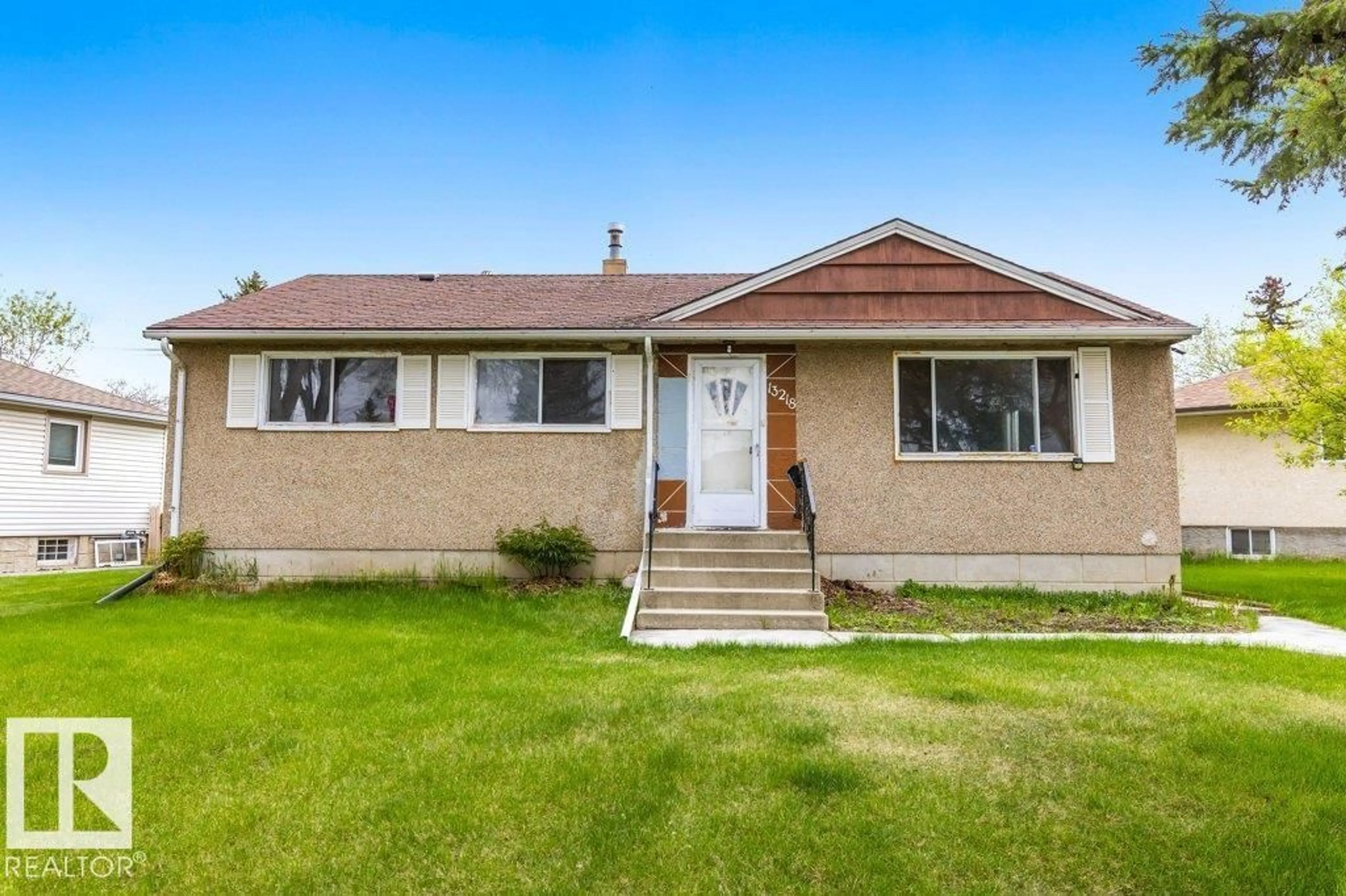 Home with vinyl exterior material, street for 13218 116 AV, Edmonton Alberta T5M3E2