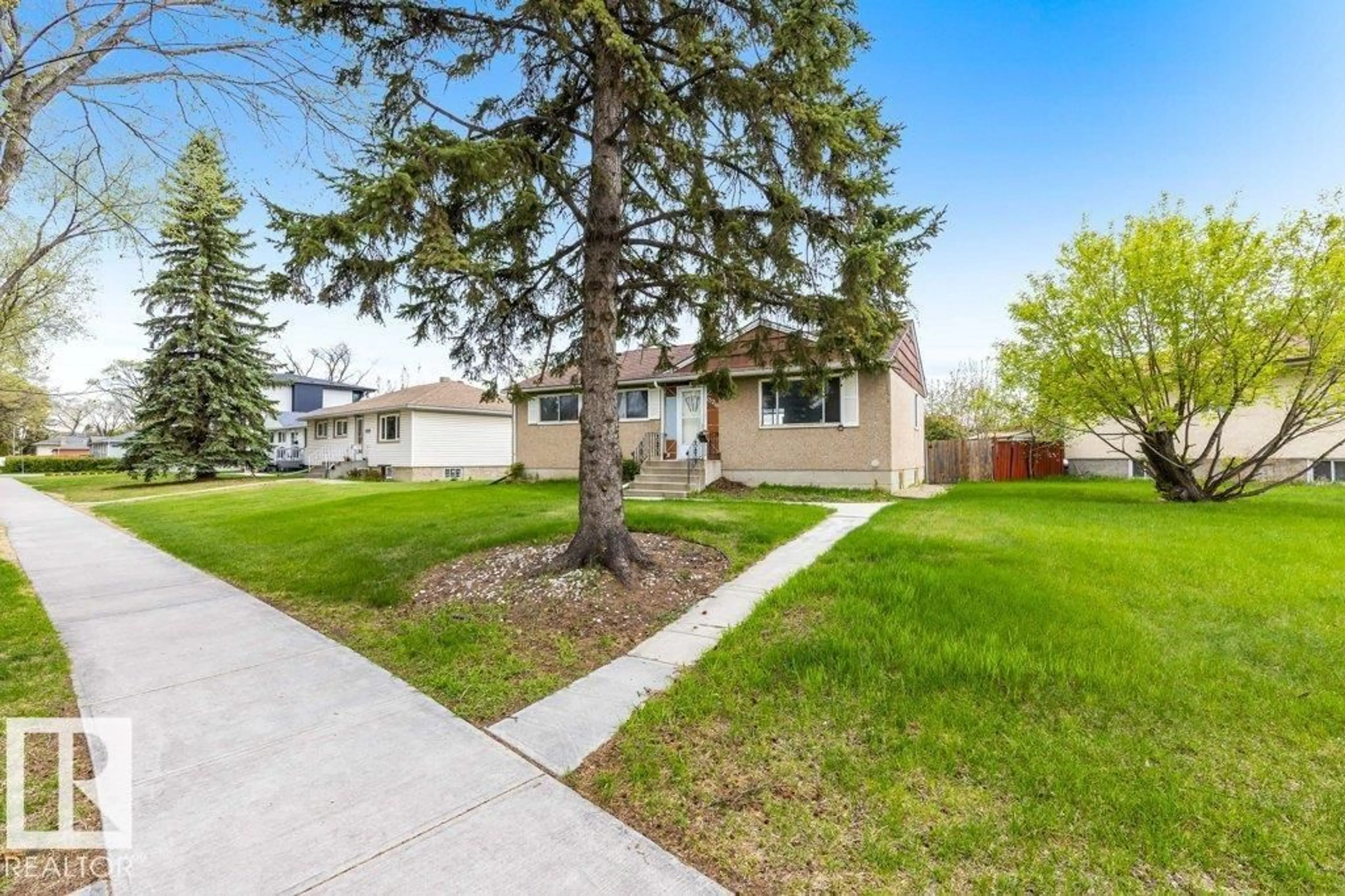 Home with vinyl exterior material, street for 13218 116 AV, Edmonton Alberta T5M3E2
