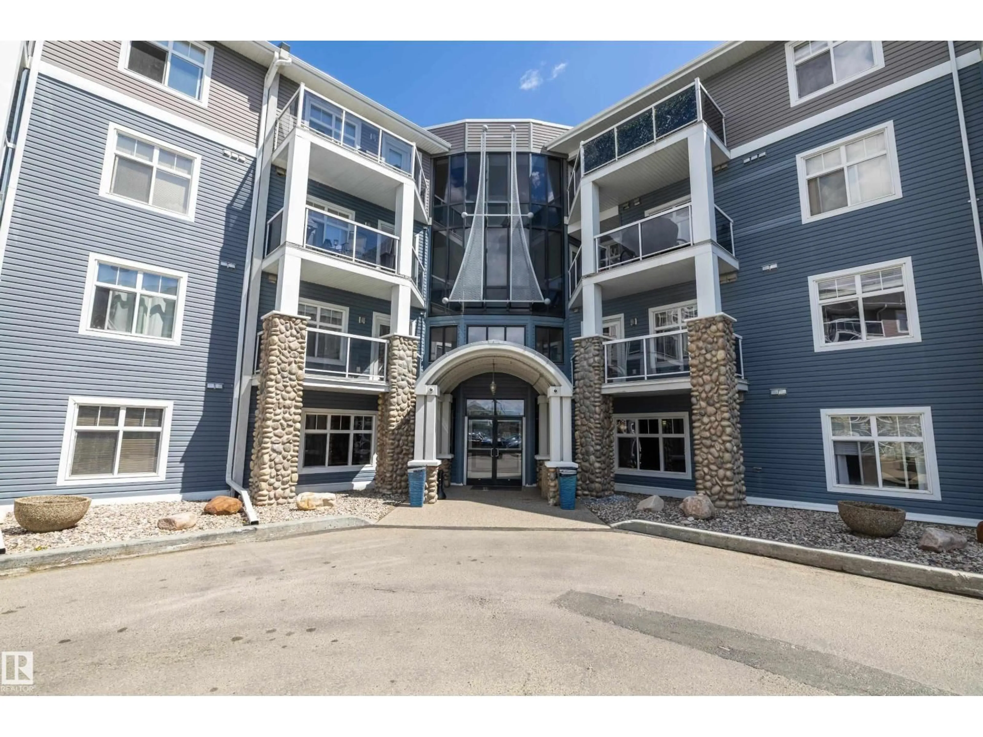 Indoor foyer for #406 - 16035 132 ST, Edmonton Alberta T6V0B4