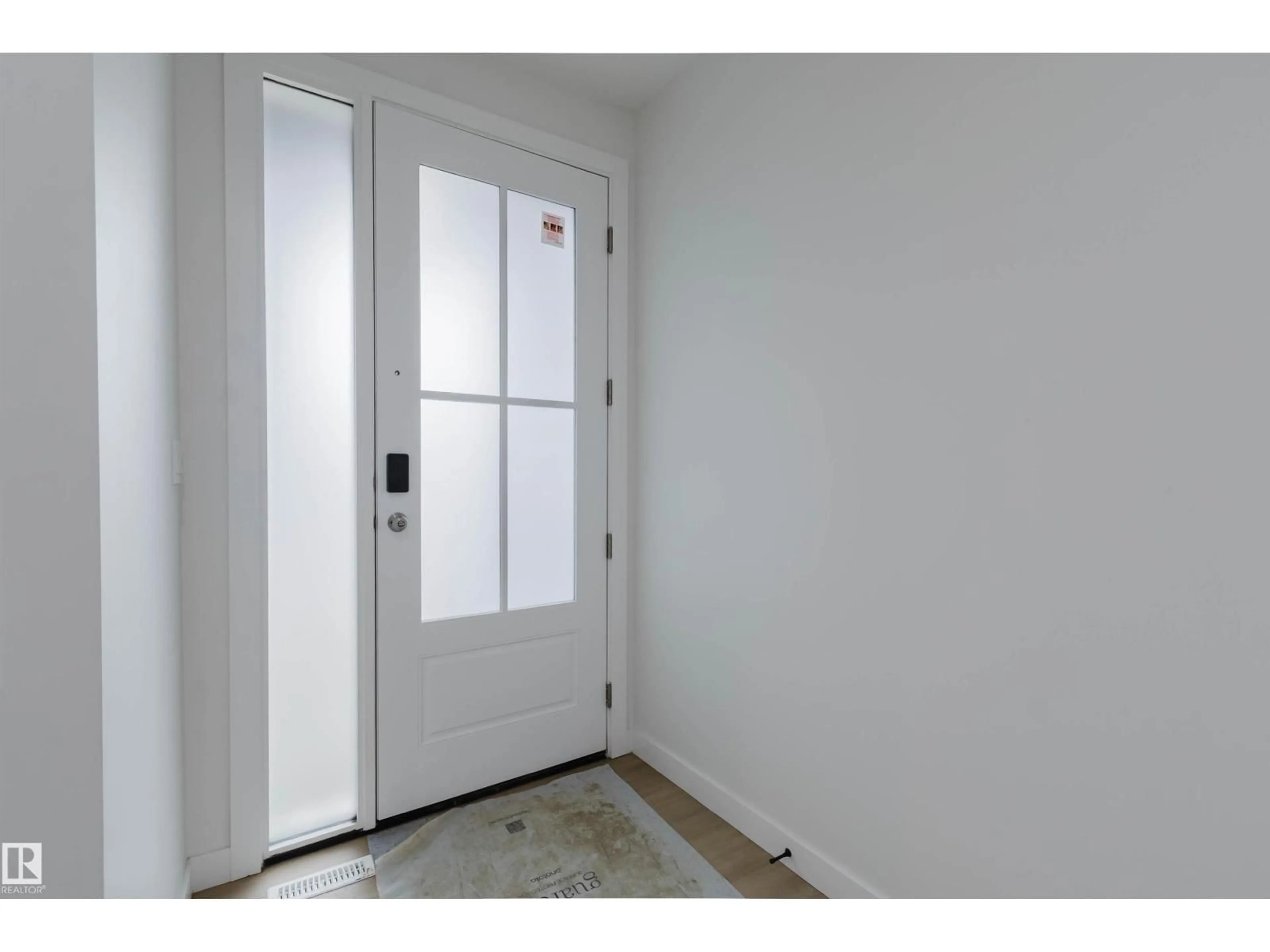 Indoor entryway for 806 ELDERBERRY CO, Edmonton Alberta T6M3J7