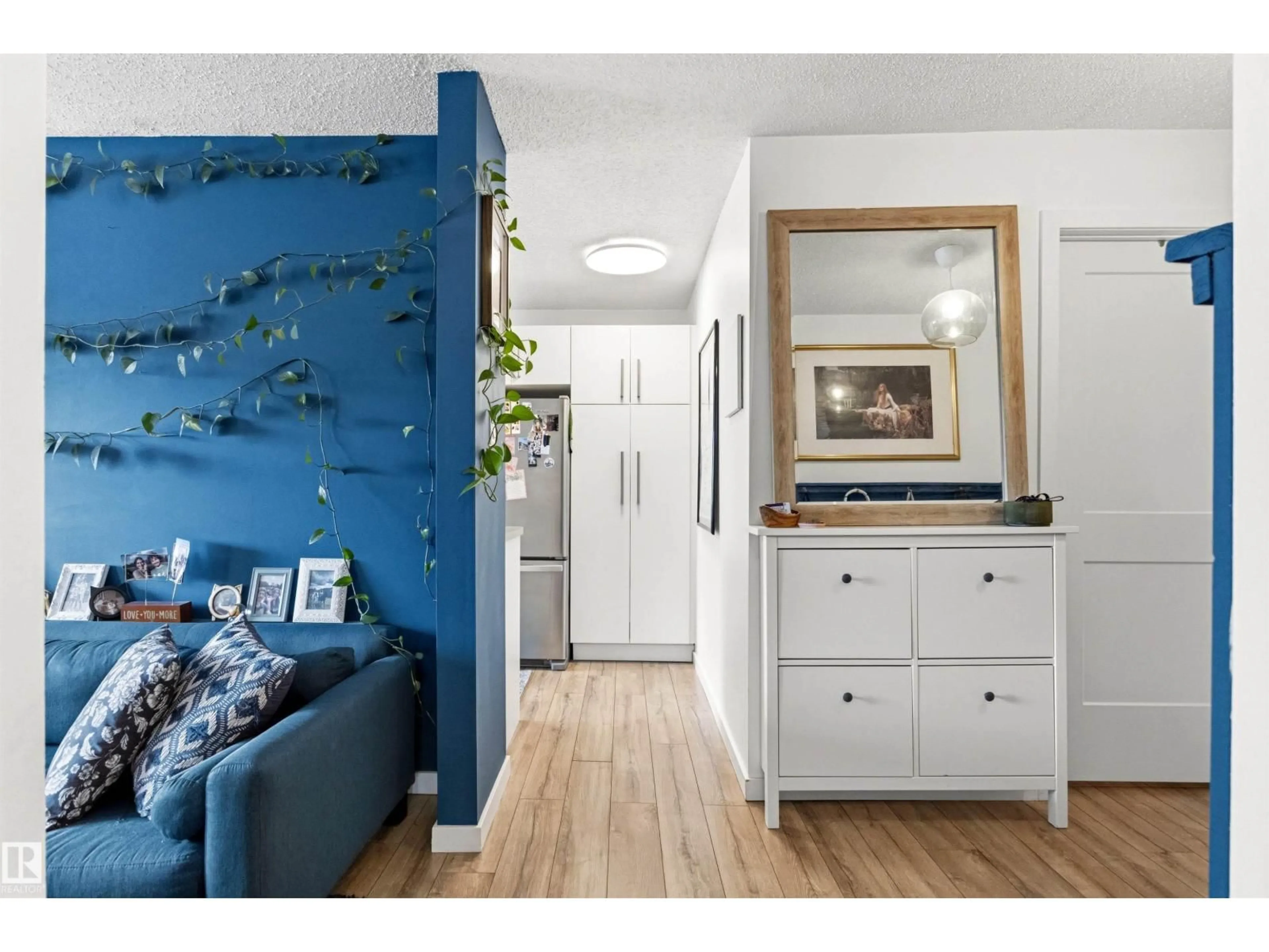 Indoor entryway for 14819 - 217 51 AV, Edmonton Alberta T6H5G4