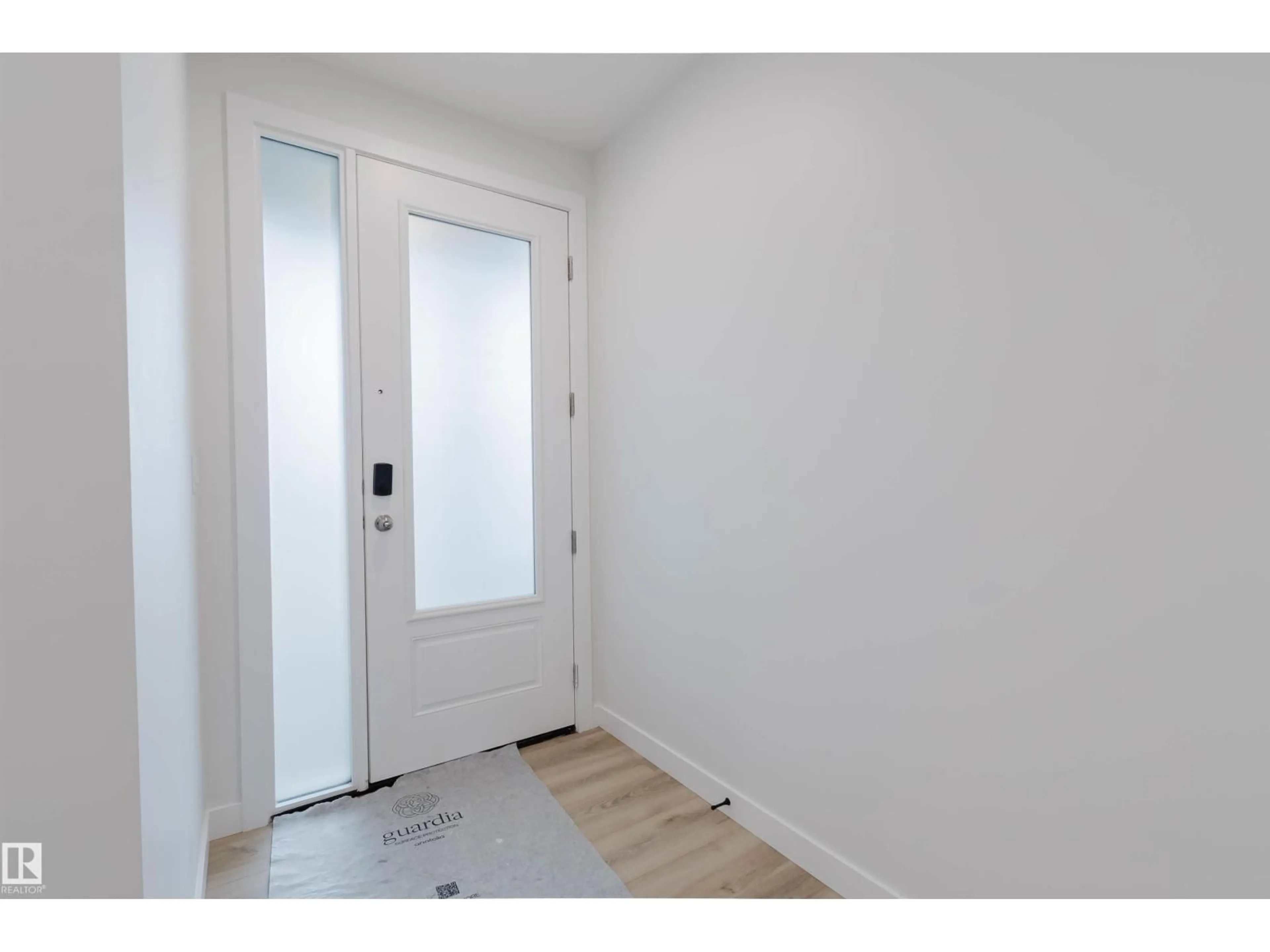Indoor entryway for 224 EDGEMONT GR, Edmonton Alberta T6M3J6