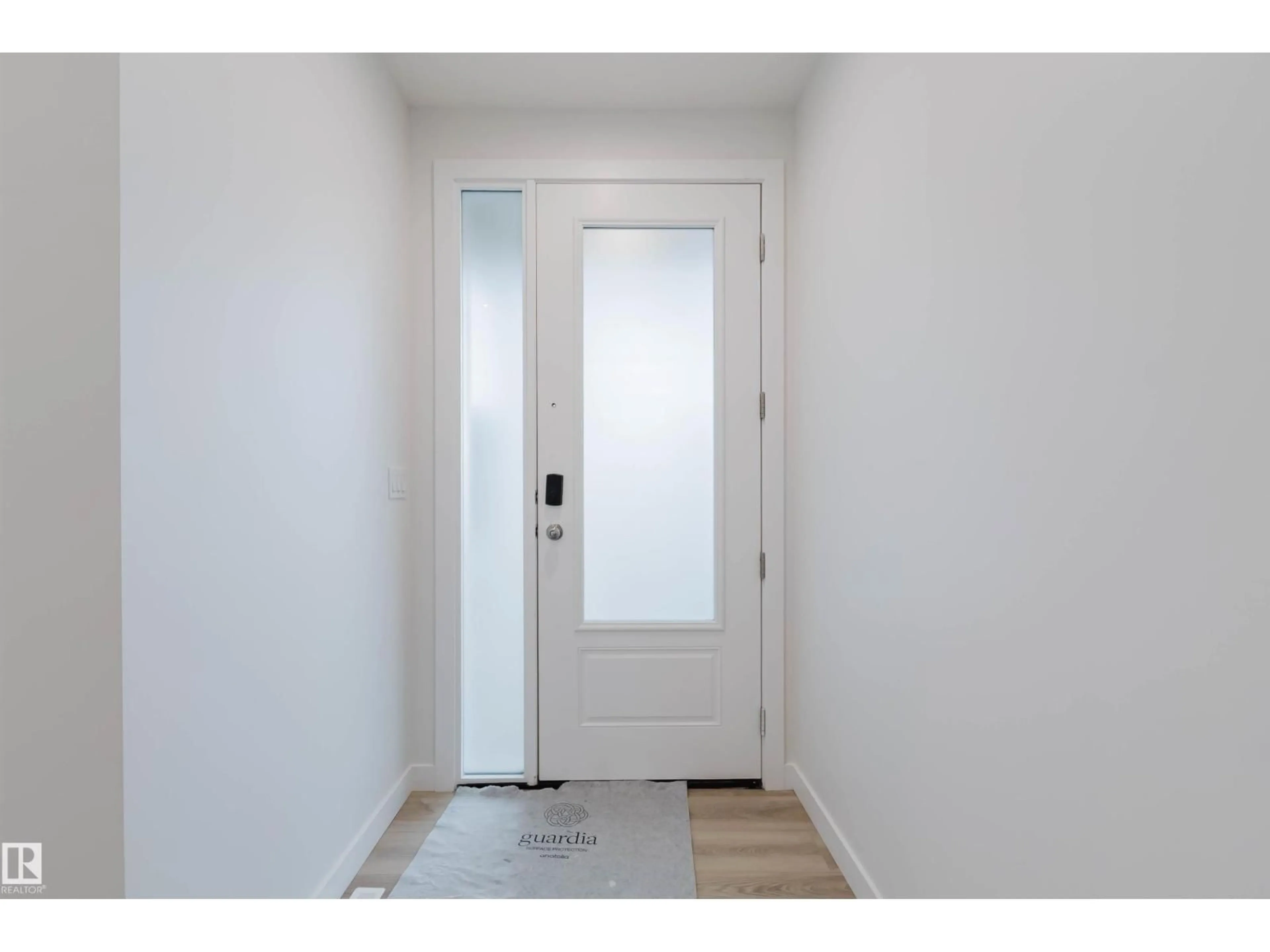 Indoor entryway for 224 EDGEMONT GR, Edmonton Alberta T6M3J6