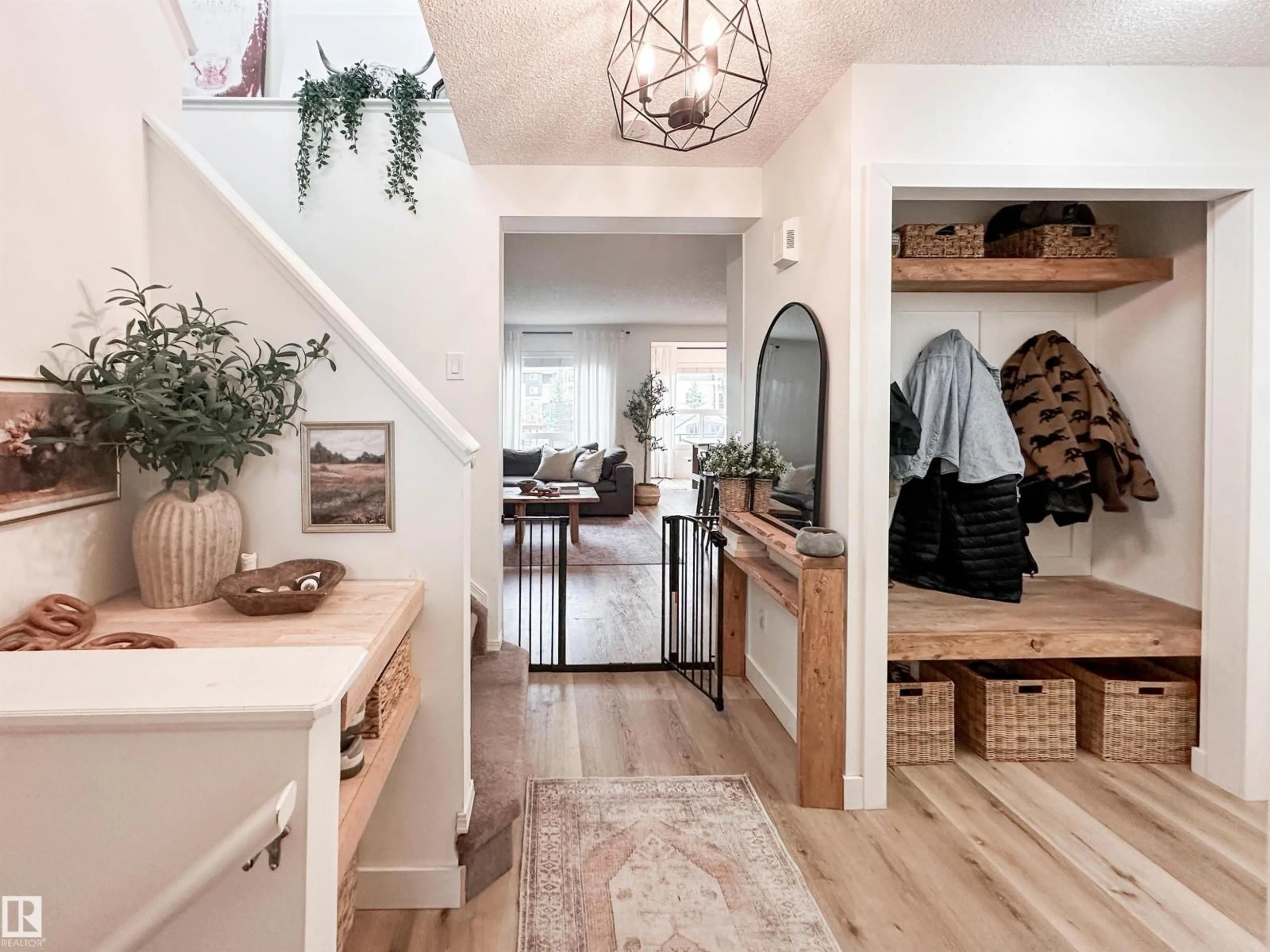 Indoor entryway for 60 NEVIS CL, St. Albert Alberta T8N0R7