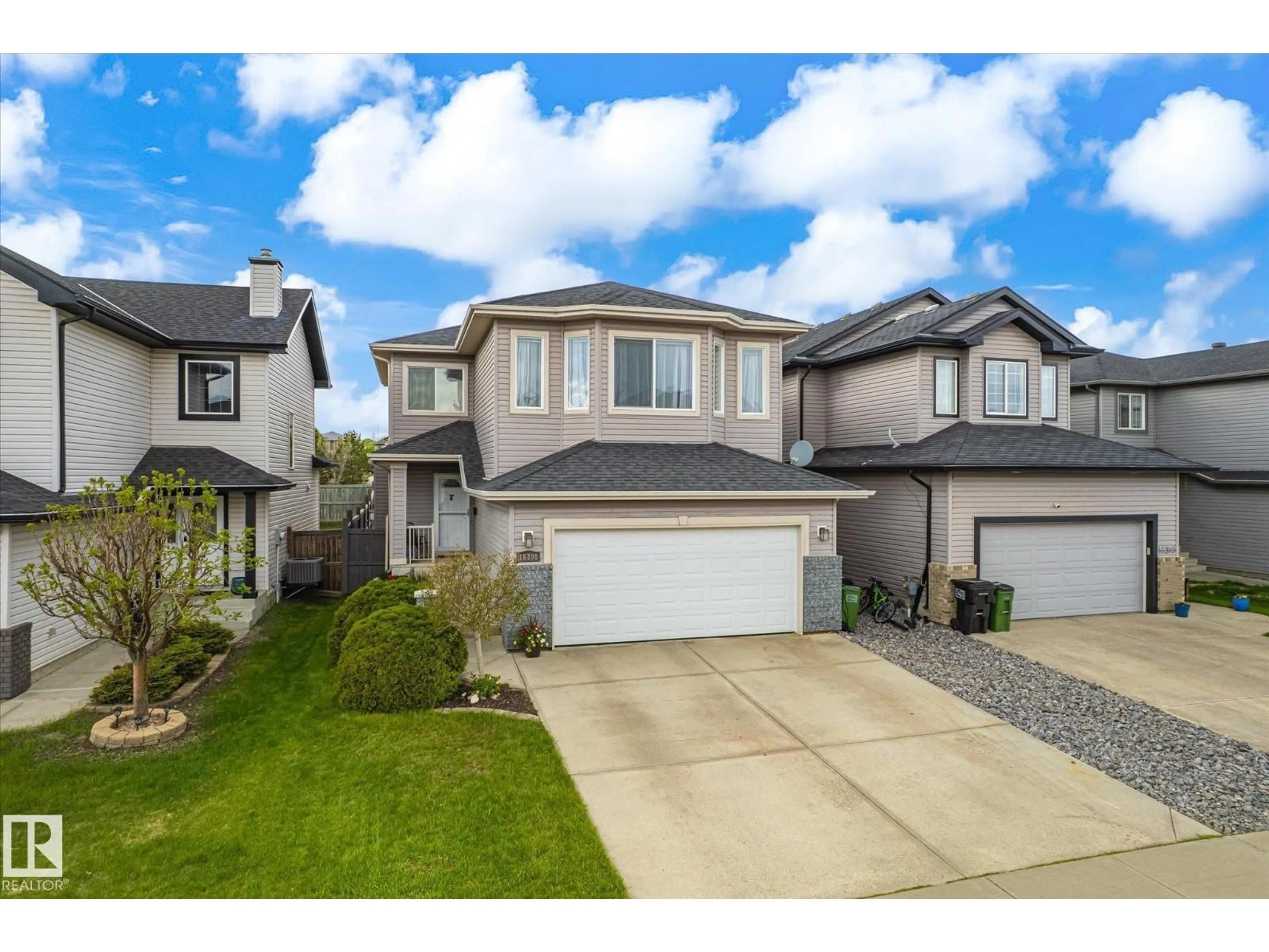 A pic from outside/outdoor area/front of a property/back of a property/a pic from drone, street for NW - 16308 49 ST, Edmonton Alberta T5Y3H8