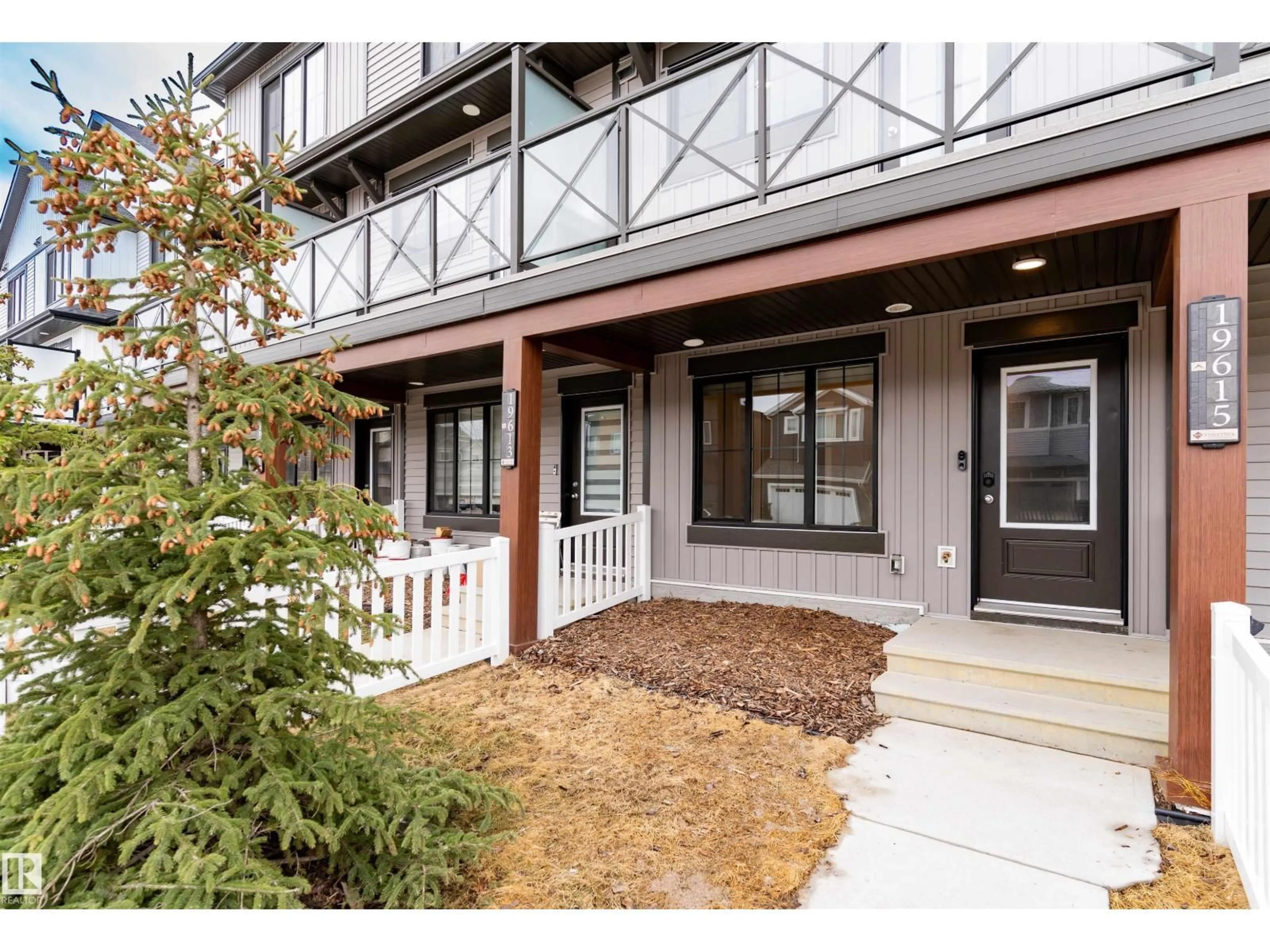 Patio, street for 19615 28 AV, Edmonton Alberta T6M0X2