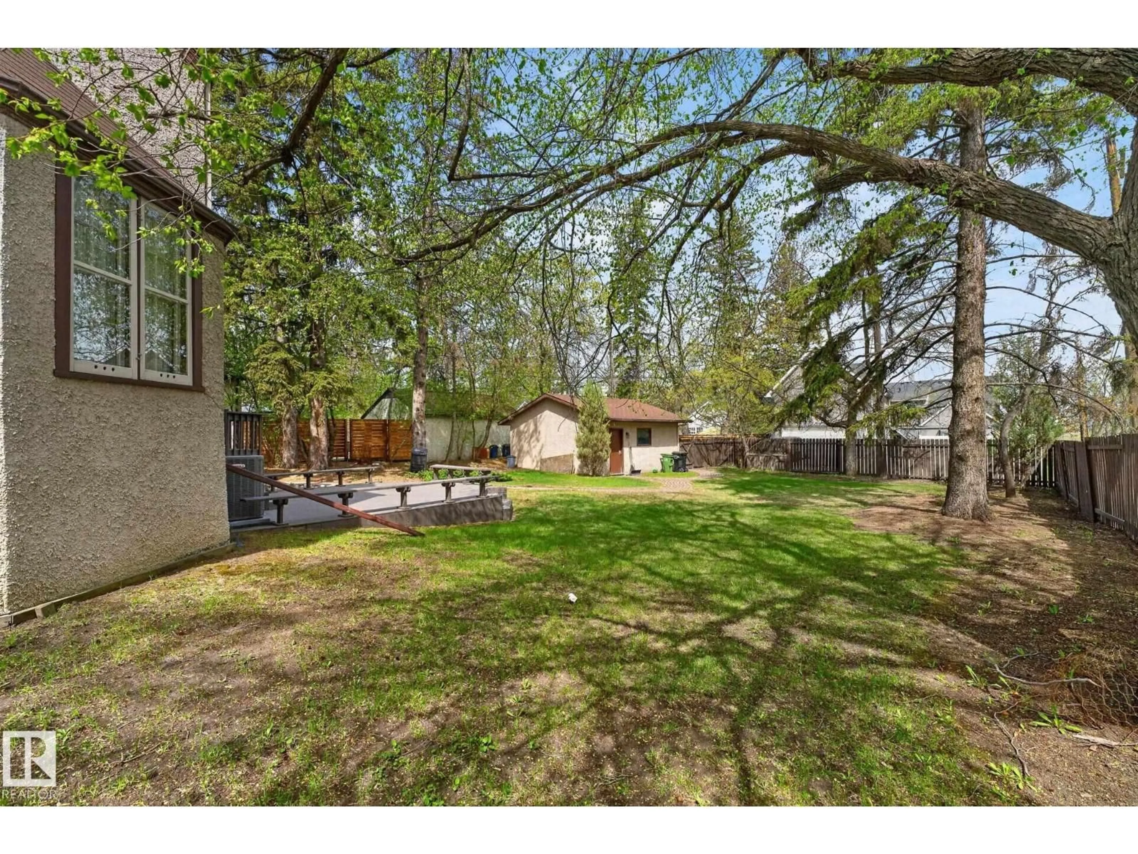 A pic from outside/outdoor area/front of a property/back of a property/a pic from drone, forest/trees view for 11608 EDINBORO RD, Edmonton Alberta T6G1Z8