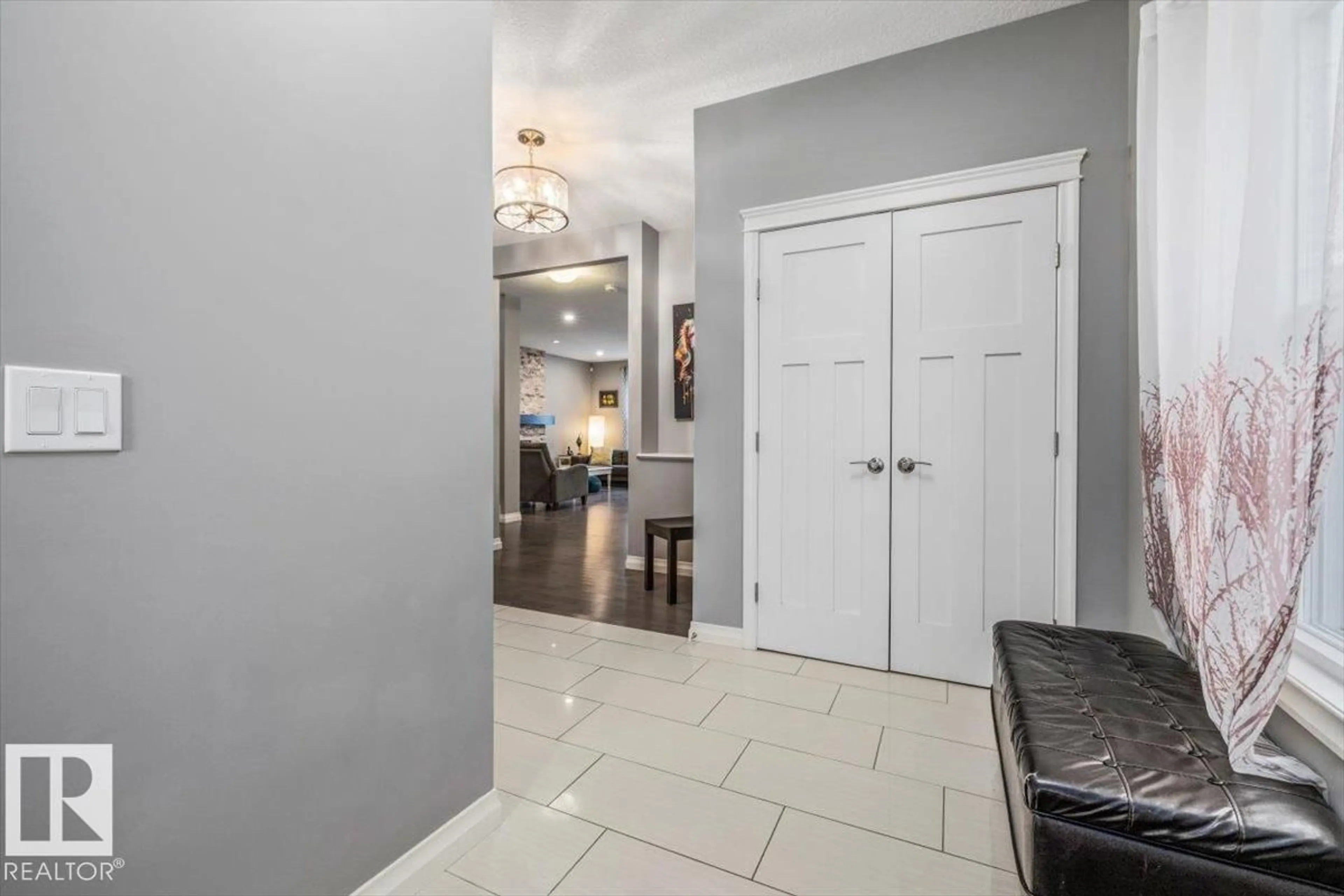 Indoor entryway for 22933 94A AV, Edmonton Alberta T5T7B5