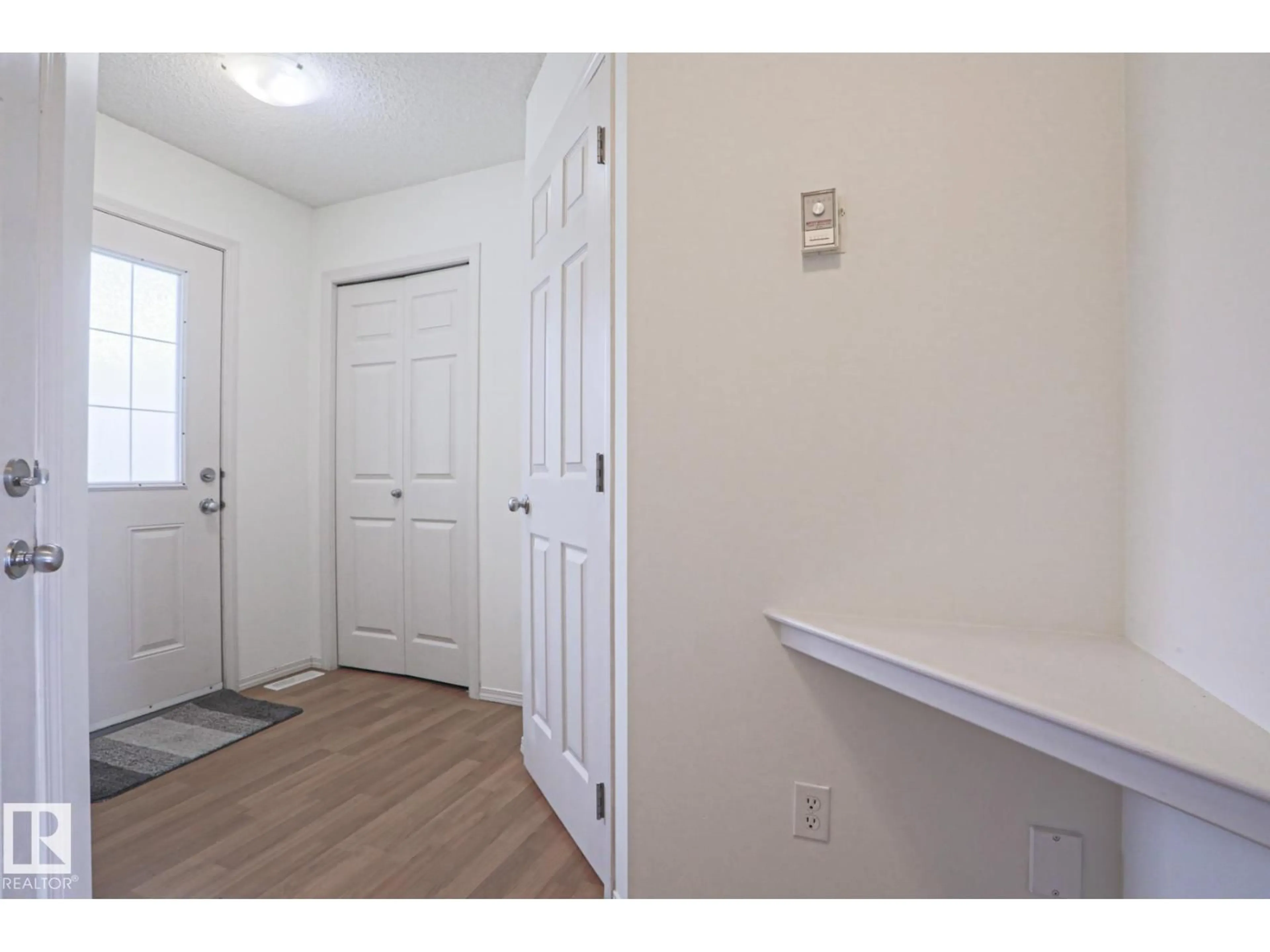 Indoor entryway for SW SW - 1627 MELROSE PL, Edmonton Alberta T6W1X5