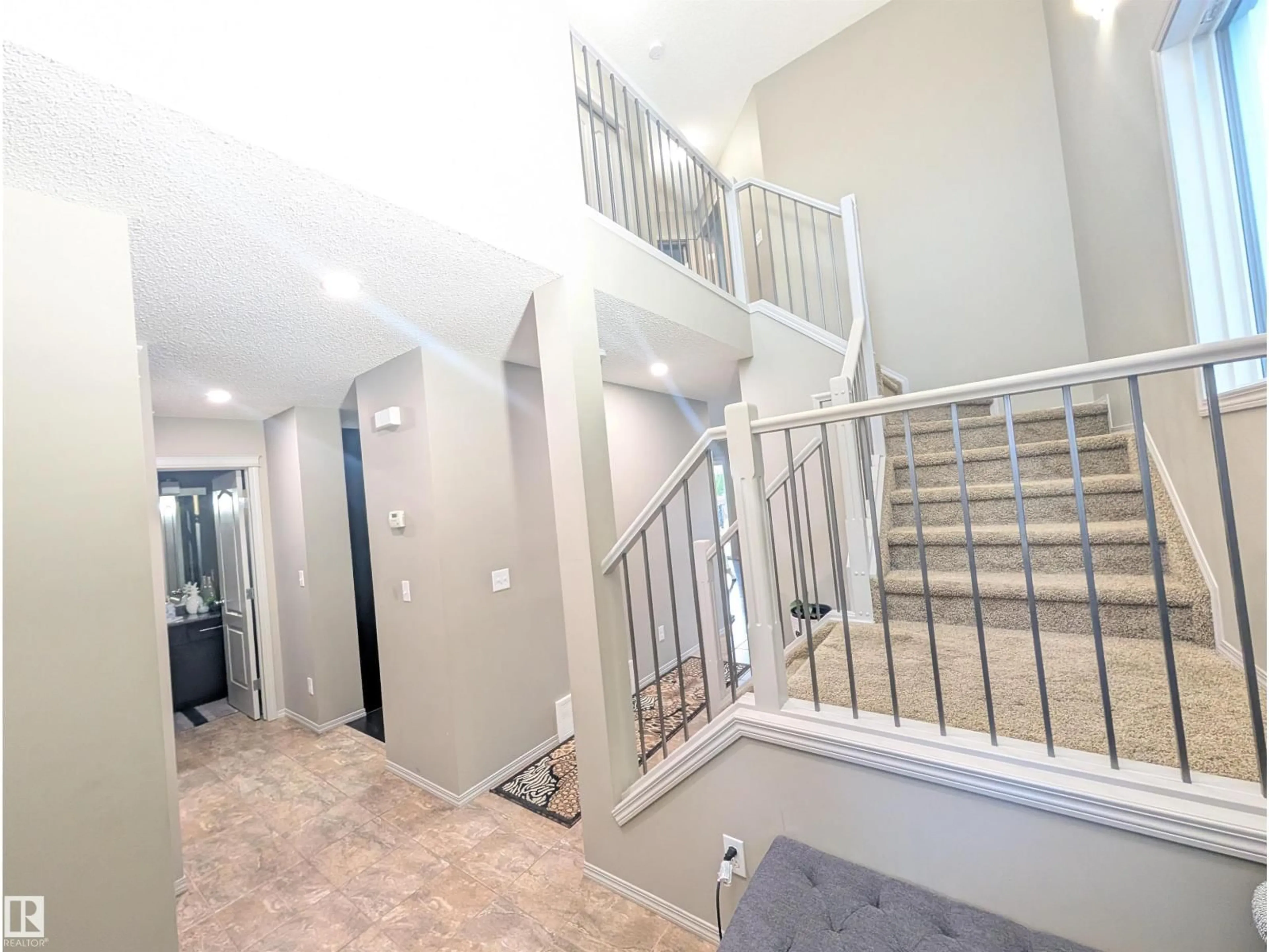 Indoor entryway for NW - 3336 17B AV, Edmonton Alberta T6T0P3