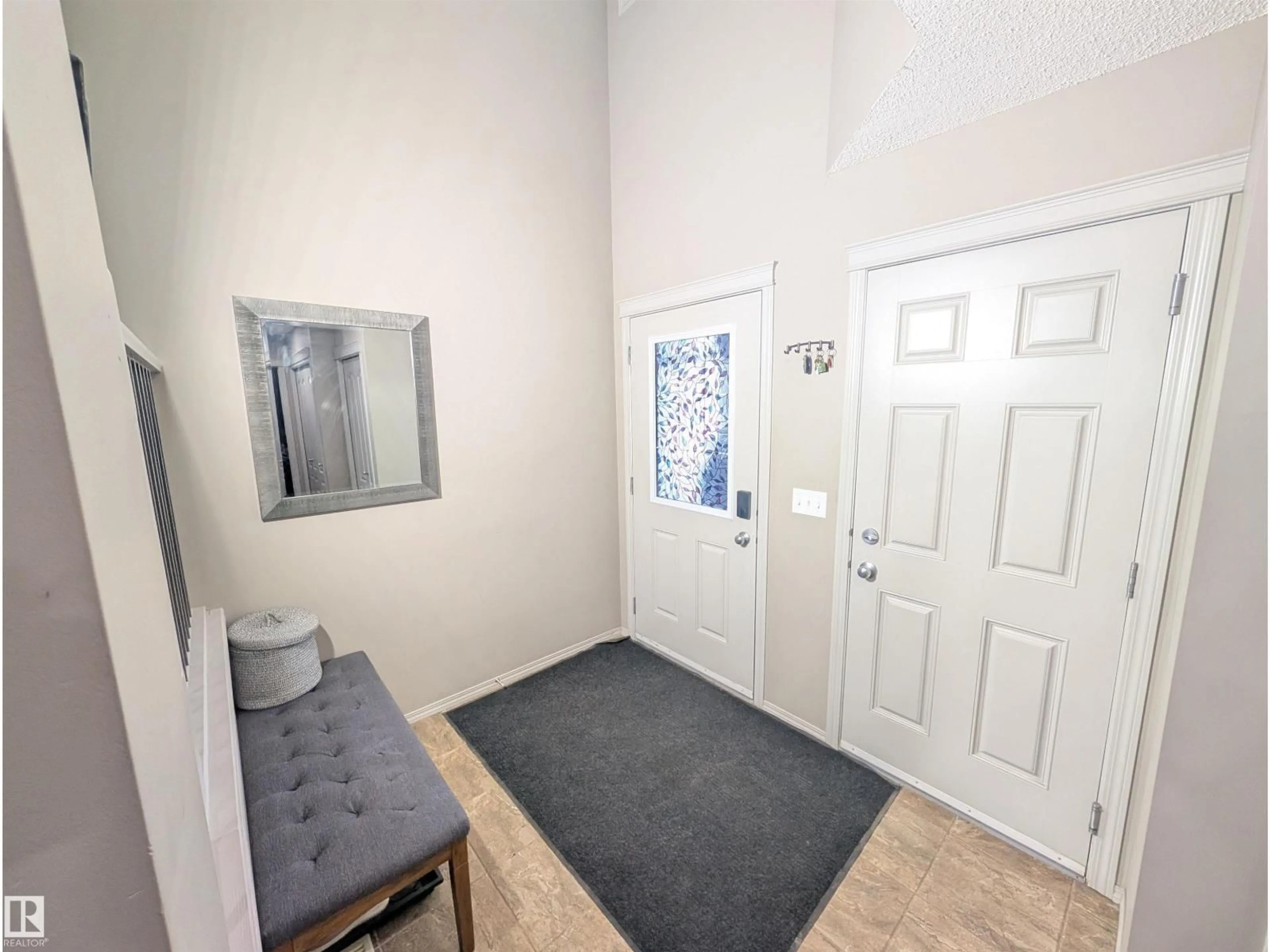 Indoor entryway for NW - 3336 17B AV, Edmonton Alberta T6T0P3