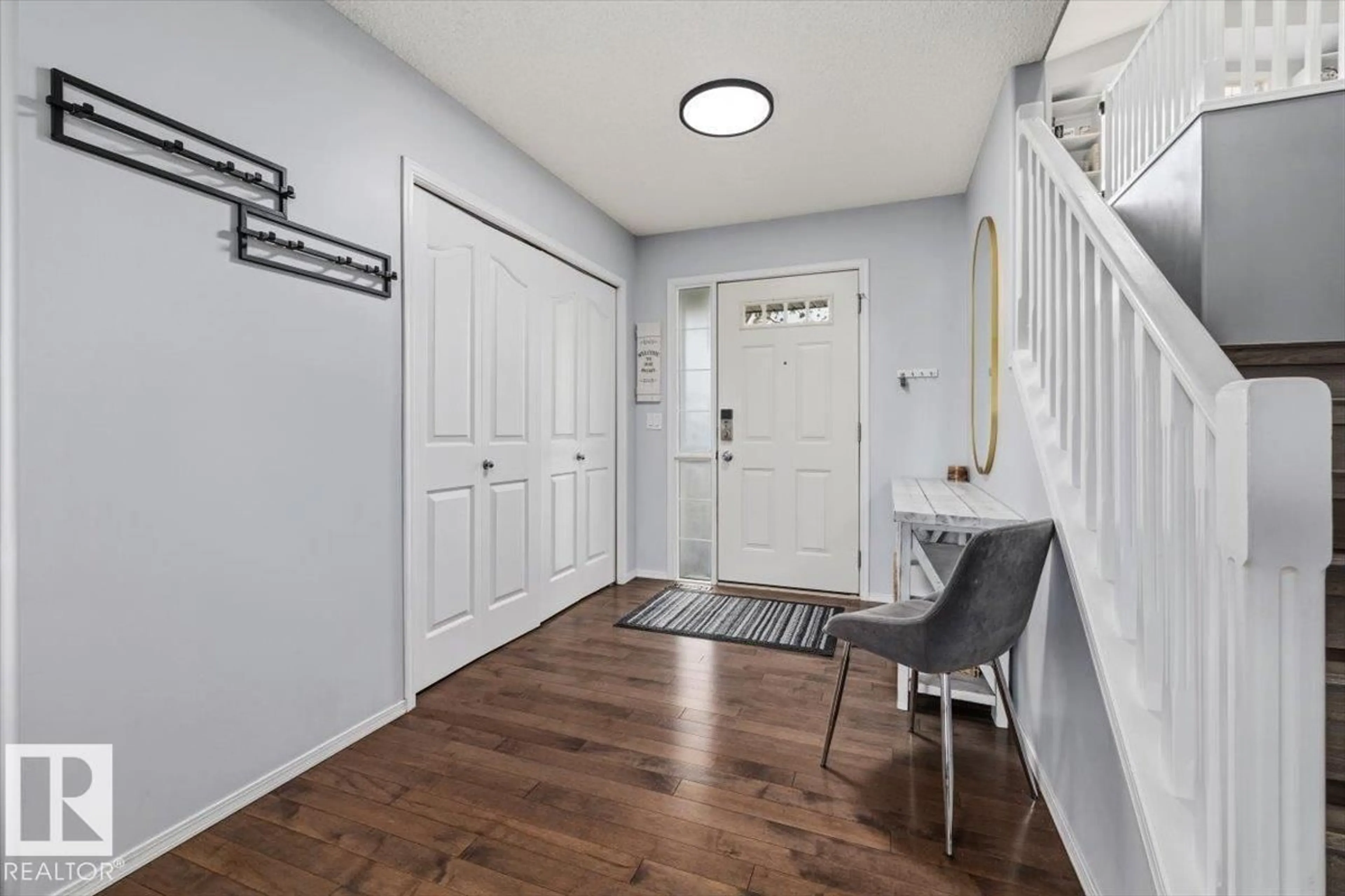 Indoor entryway for 3570 MCLEAN CR, Edmonton Alberta T6W1M4