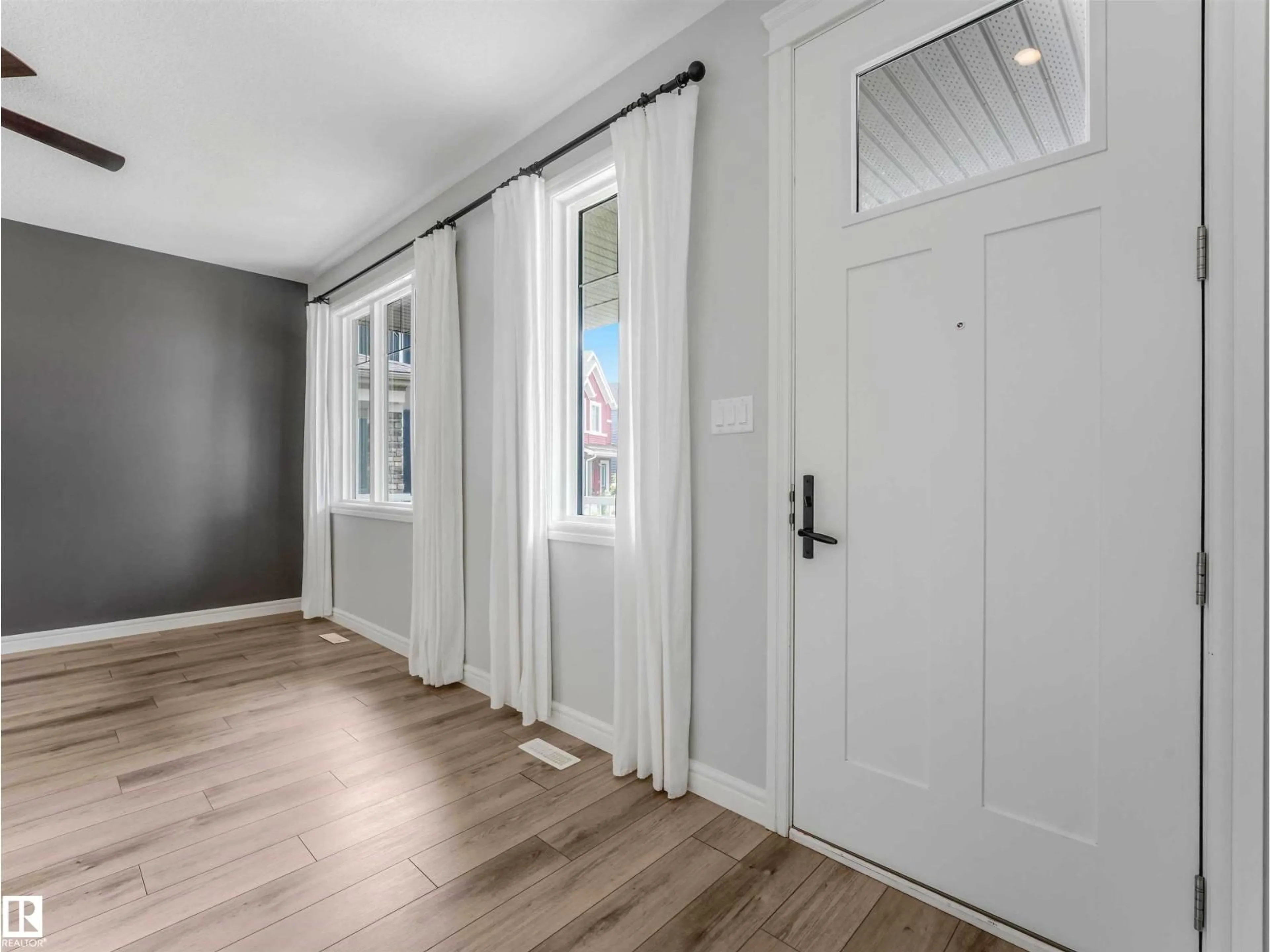 Indoor entryway for 19310 26A AV, Edmonton Alberta T6M1L2