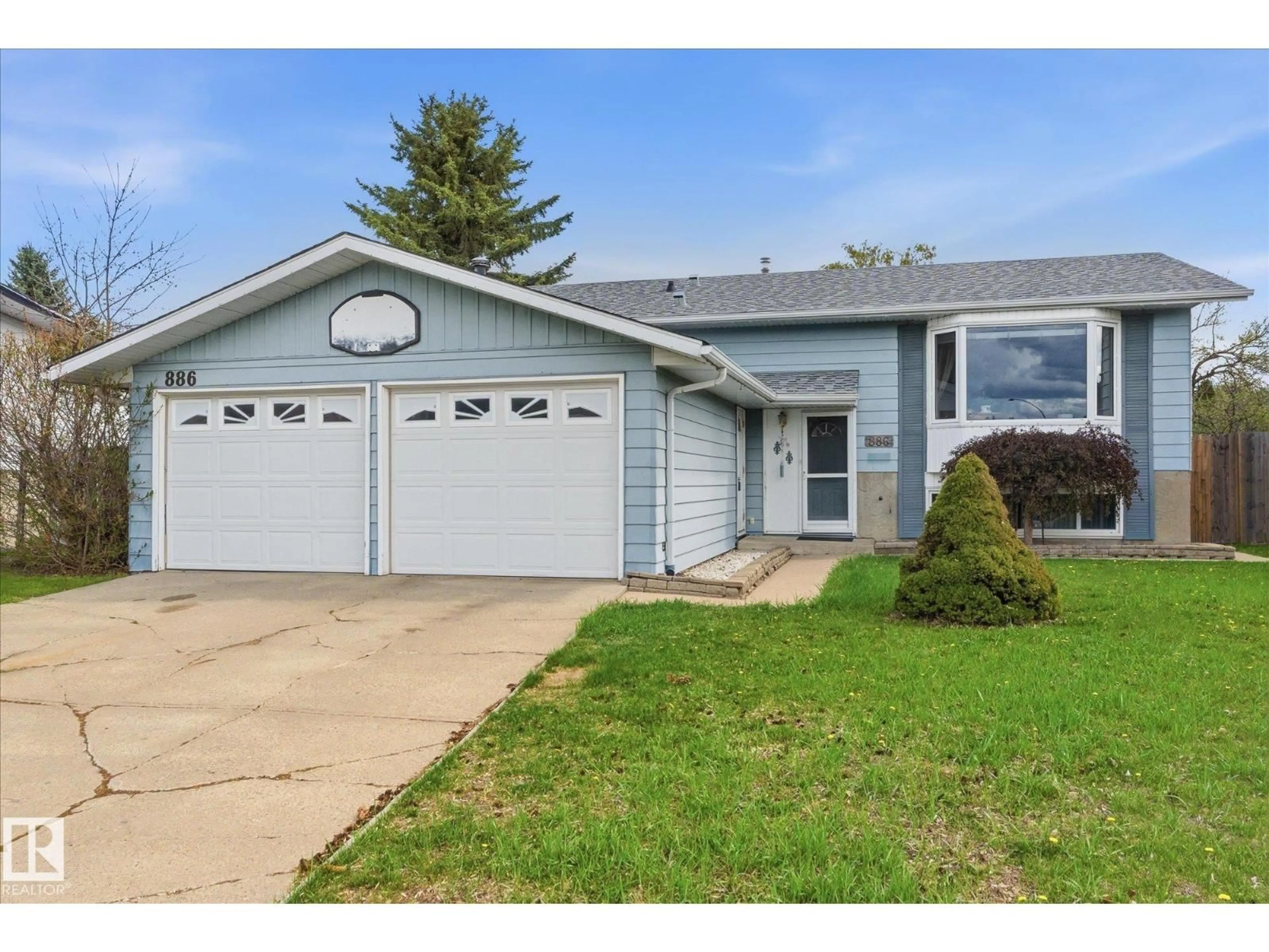 Home with vinyl exterior material, street for 886 KNOTTWOOD RD, Edmonton Alberta T6K3C3
