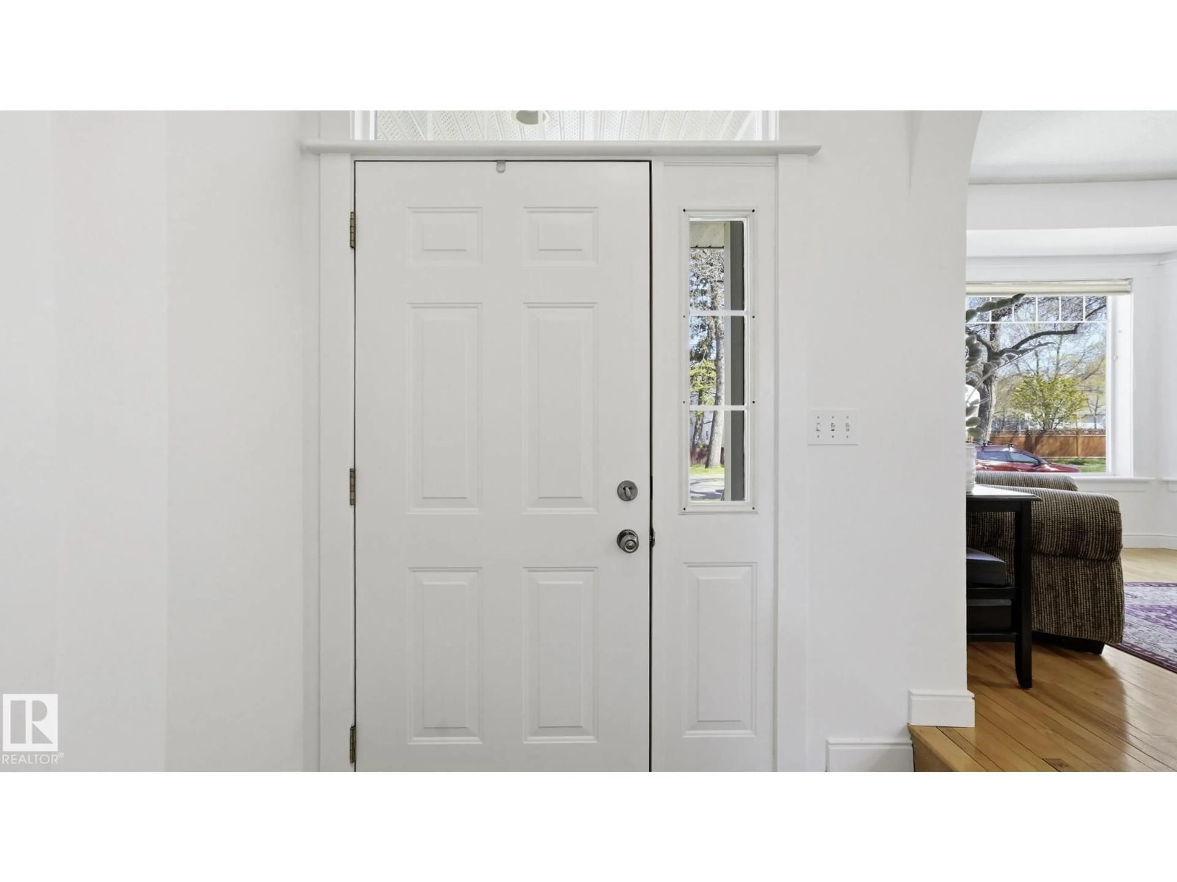 Indoor entryway for 9611 77 AV NW, Edmonton Alberta T6C0M4