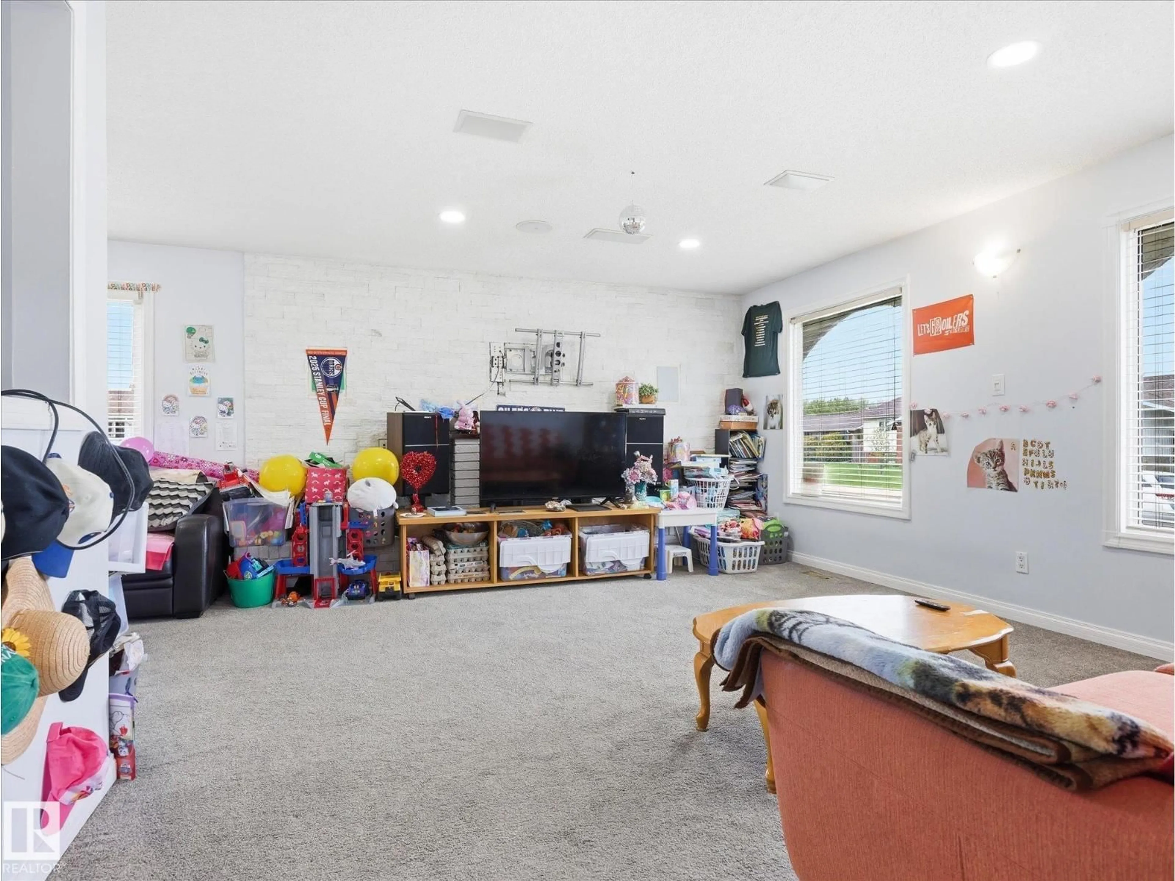Indoor garage for NW - 14320 117 ST, Edmonton Alberta T5X1S6