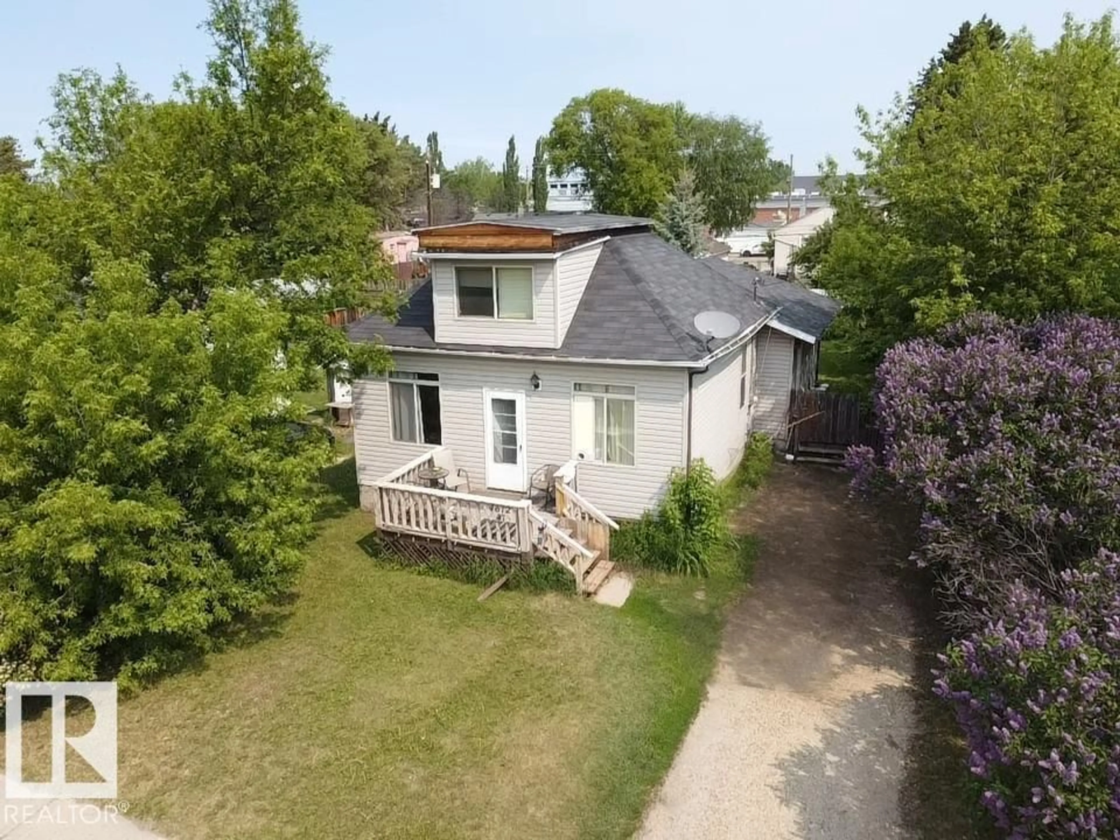 A pic from outside/outdoor area/front of a property/back of a property/a pic from drone, street for 4612 47 AV, Wetaskiwin Alberta T9A0J4