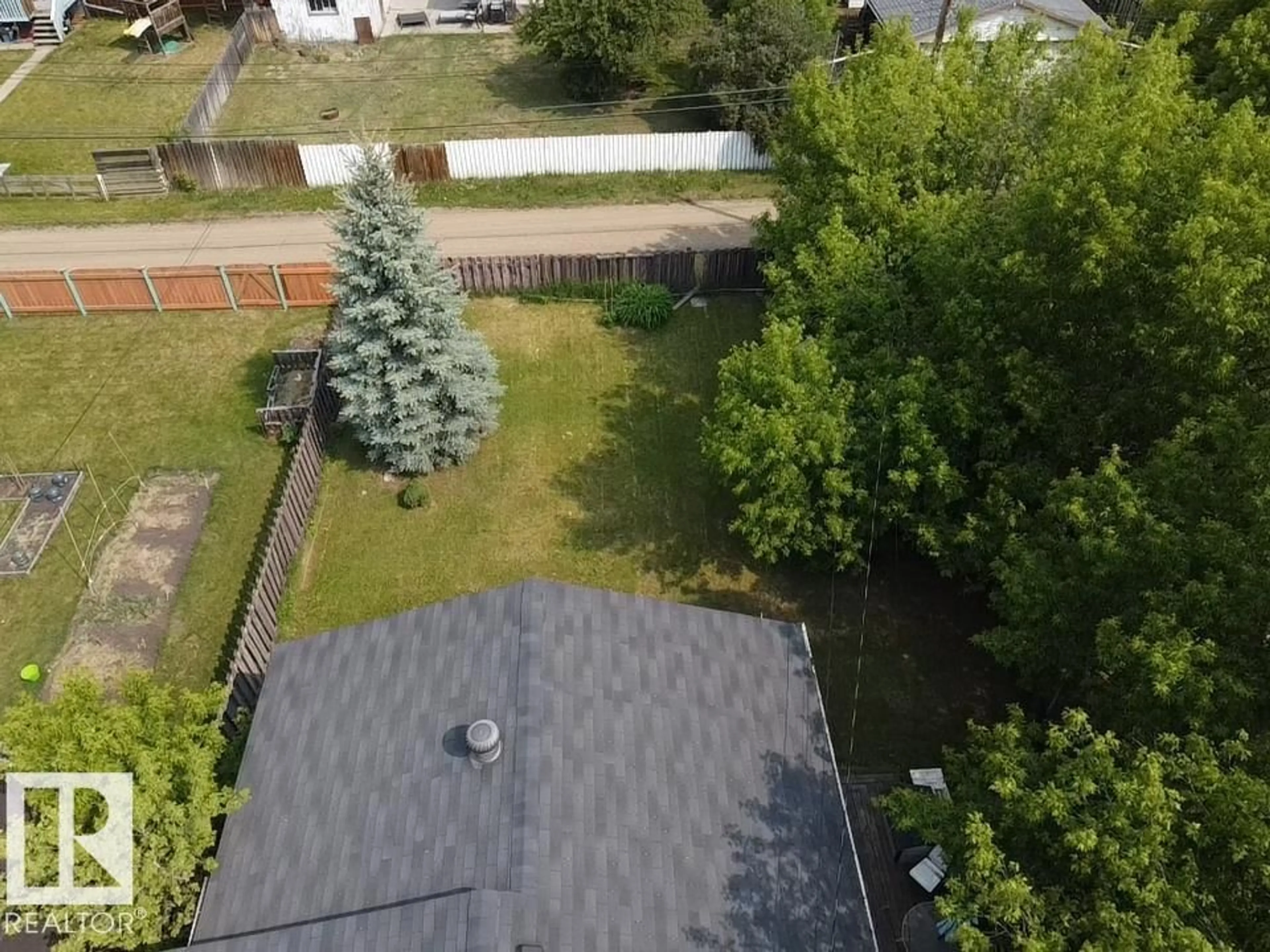 A pic from outside/outdoor area/front of a property/back of a property/a pic from drone, street for 4612 47 AV, Wetaskiwin Alberta T9A0J4