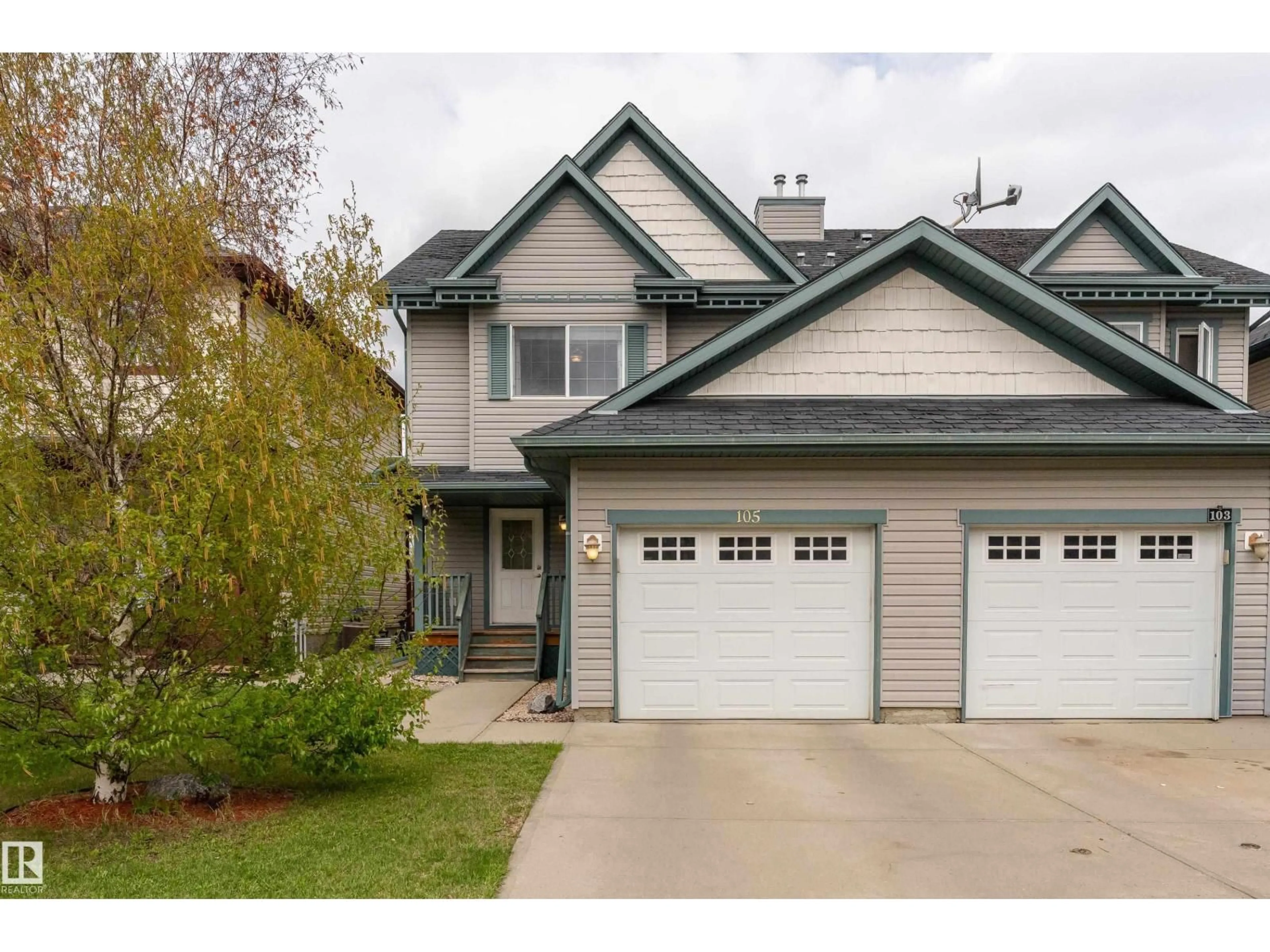 Home with vinyl exterior material, street for 105 GALLOWAY WD, Fort Saskatchewan Alberta T8L0A7