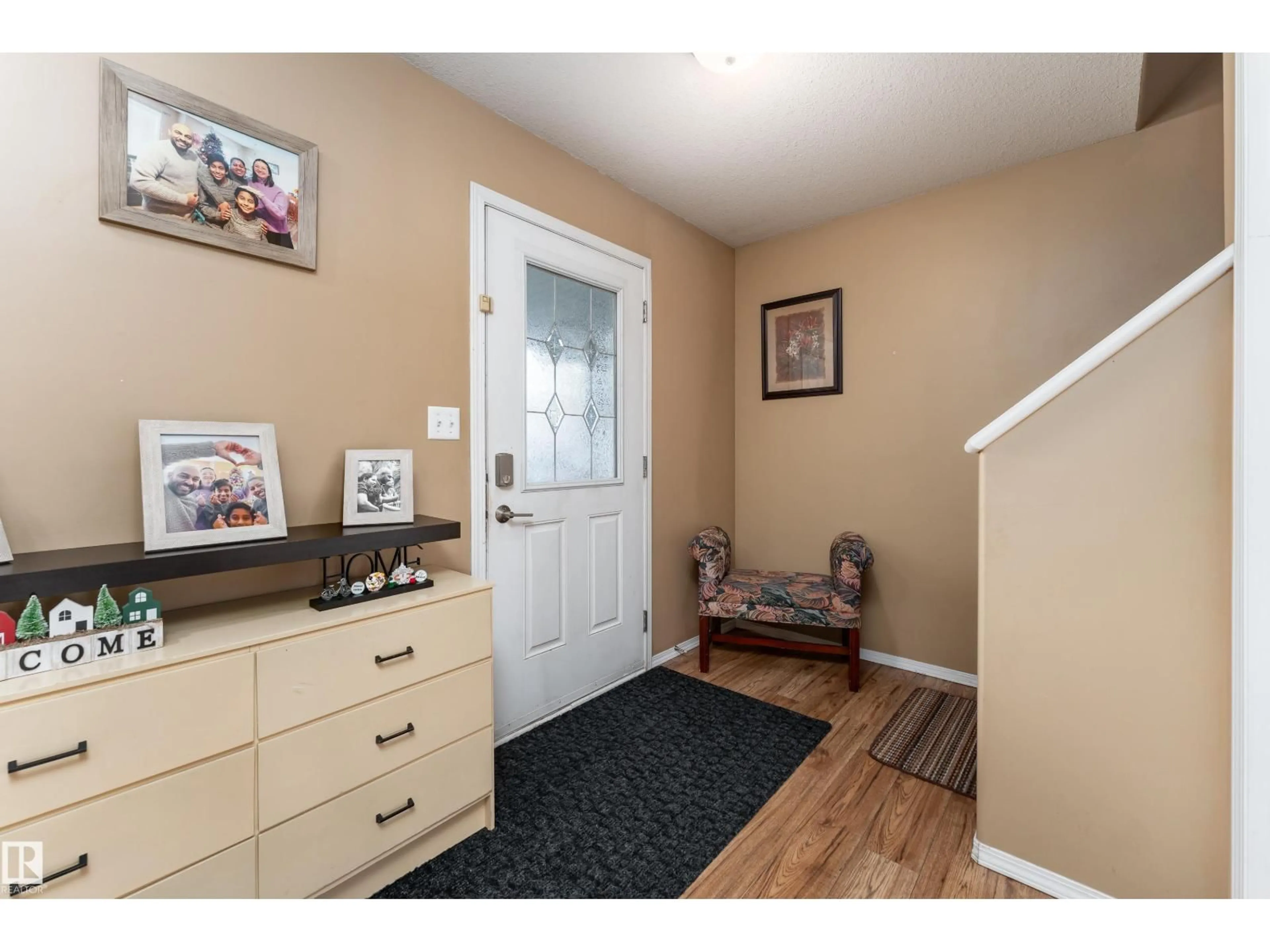 Indoor entryway for 105 GALLOWAY WD, Fort Saskatchewan Alberta T8L0A7