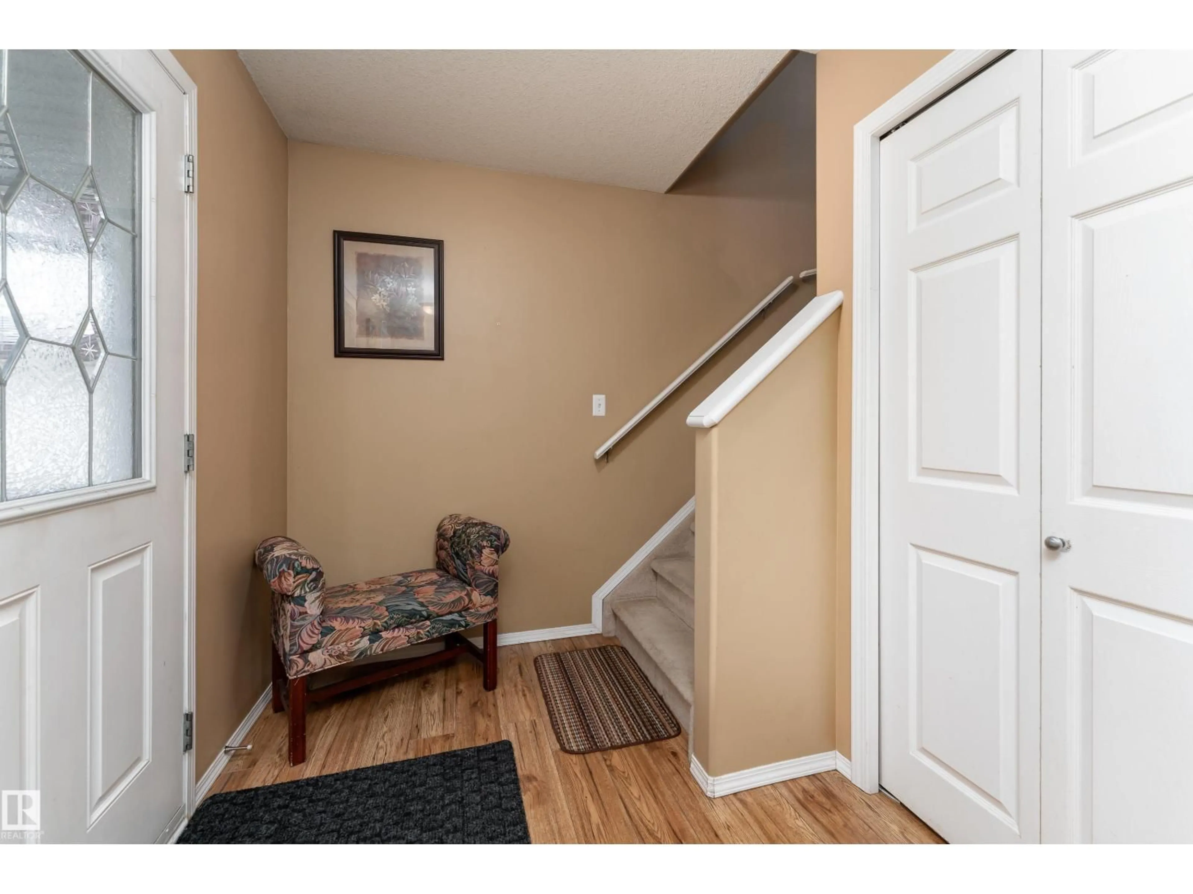Indoor entryway for 105 GALLOWAY WD, Fort Saskatchewan Alberta T8L0A7