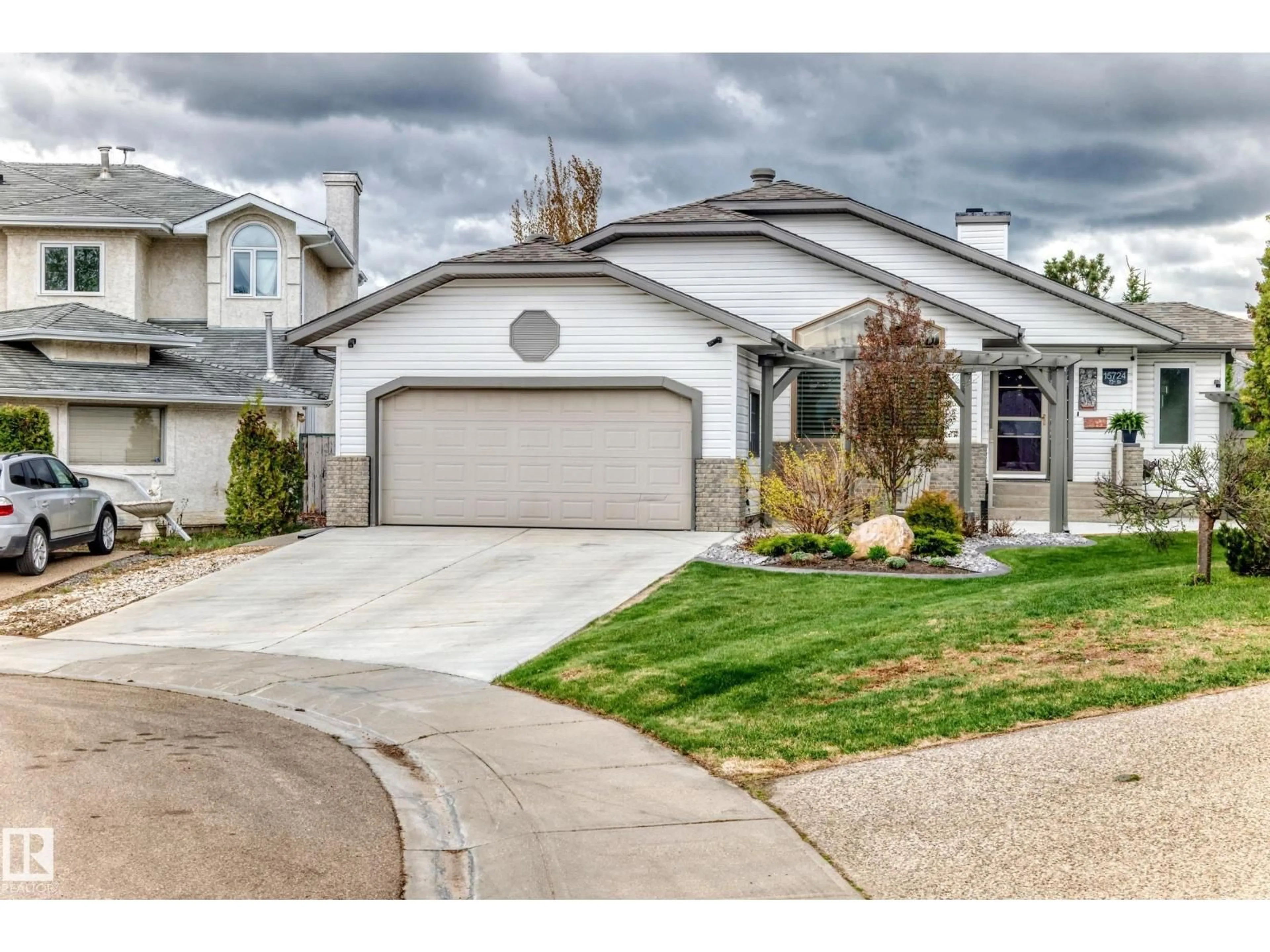 Home with vinyl exterior material, street for NW - 15724 72A ST, Edmonton Alberta T5Z2Z6