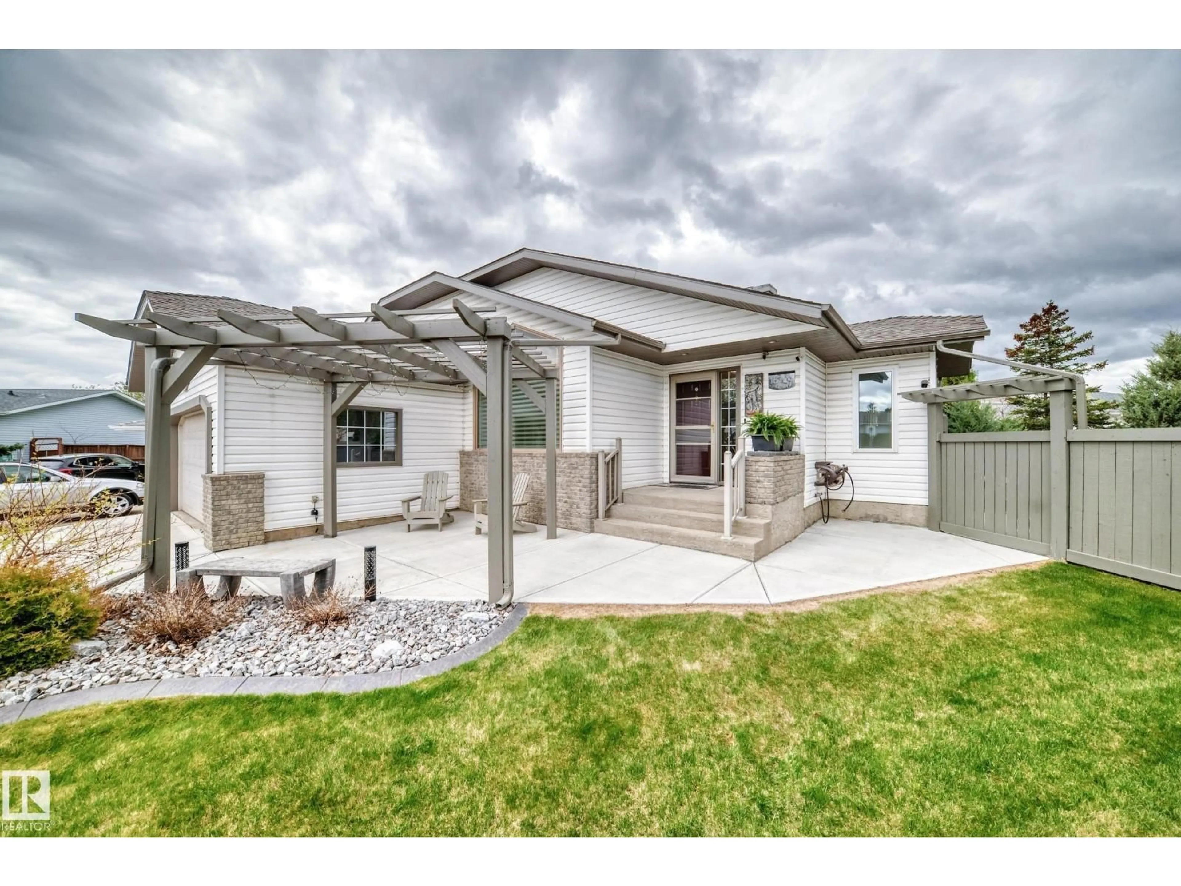 Home with vinyl exterior material, street for NW - 15724 72A ST, Edmonton Alberta T5Z2Z6