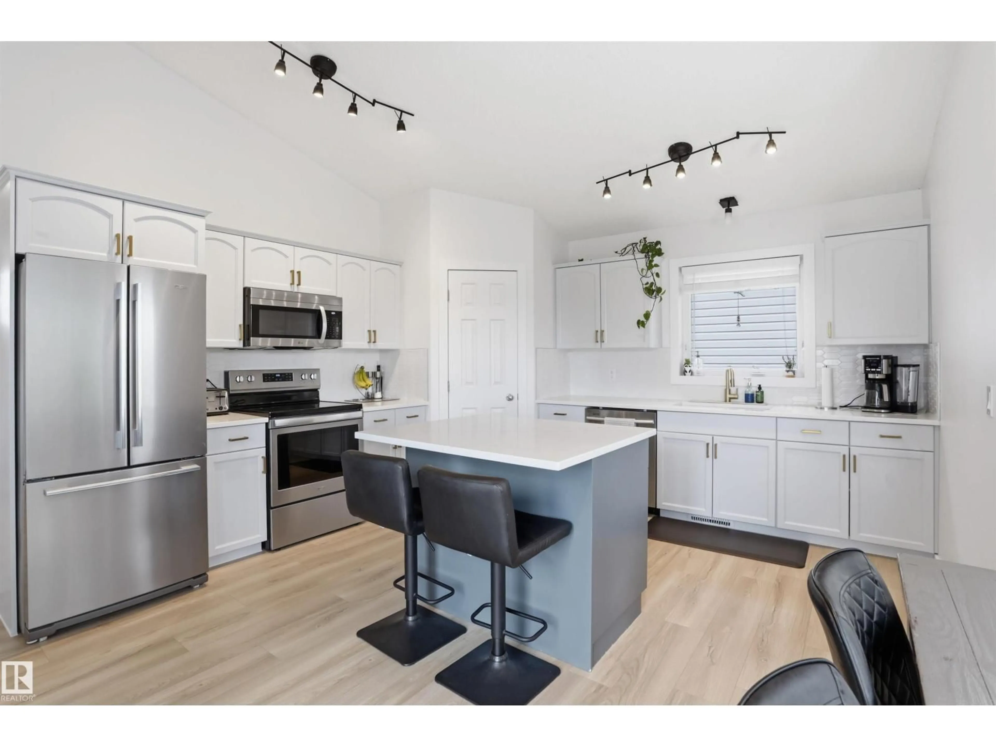 Open concept kitchen, unknown for 396 KANANASKIS WY, Devon Alberta T9G2C4