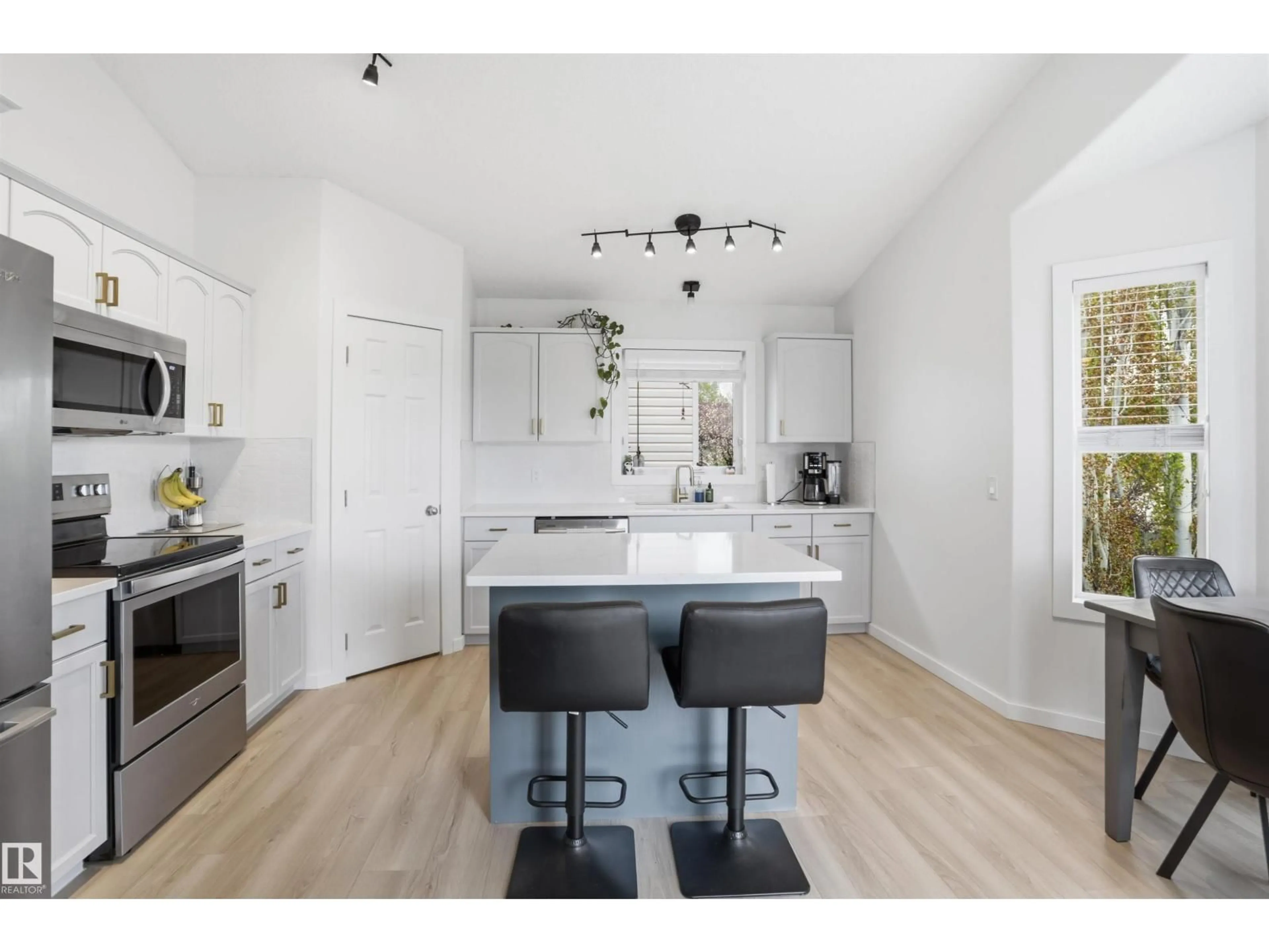 Open concept kitchen, unknown for 396 KANANASKIS WY, Devon Alberta T9G2C4