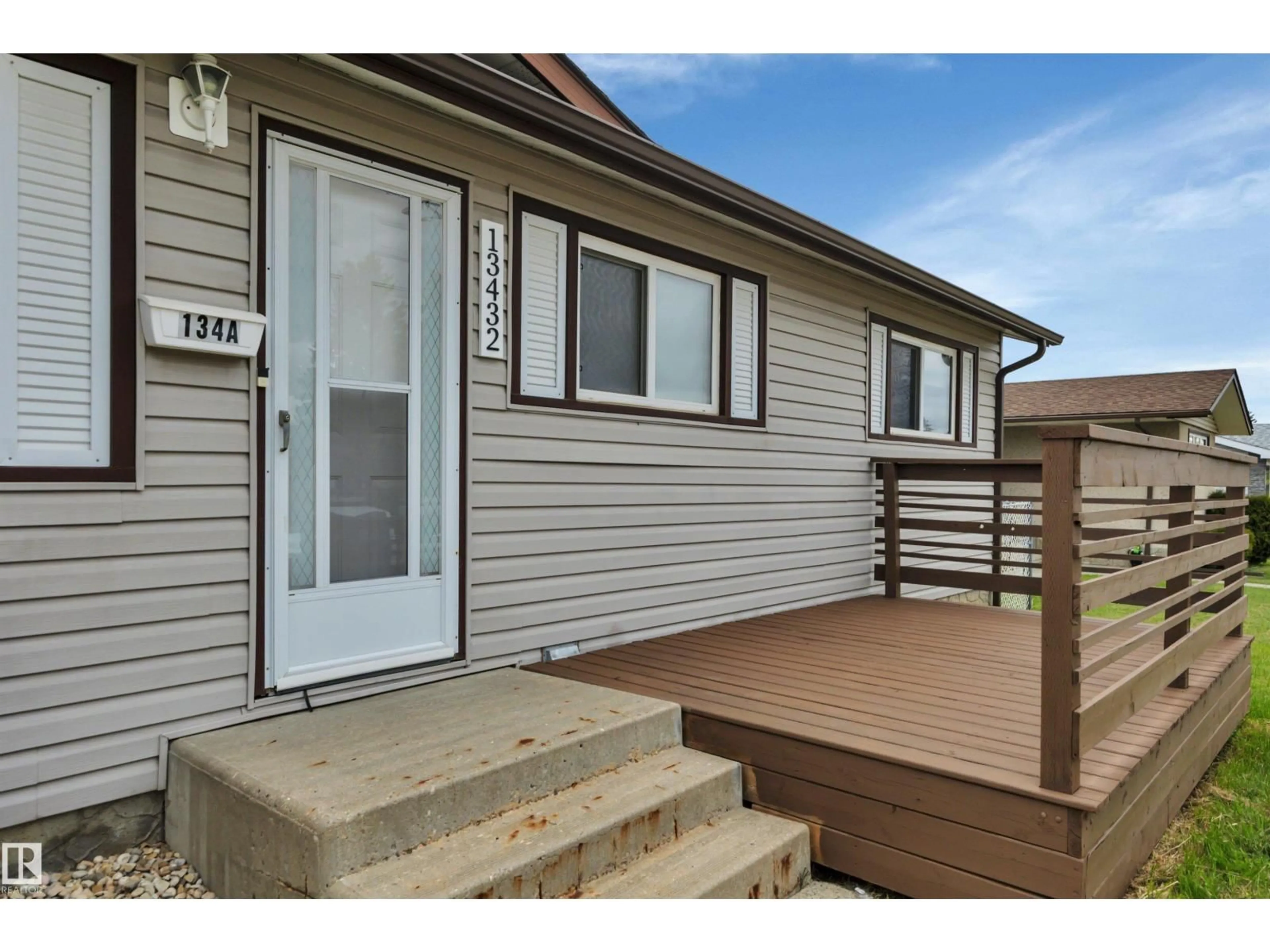 Home with vinyl exterior material, unknown for NW - 13432 58 ST, Edmonton Alberta T5A0R3