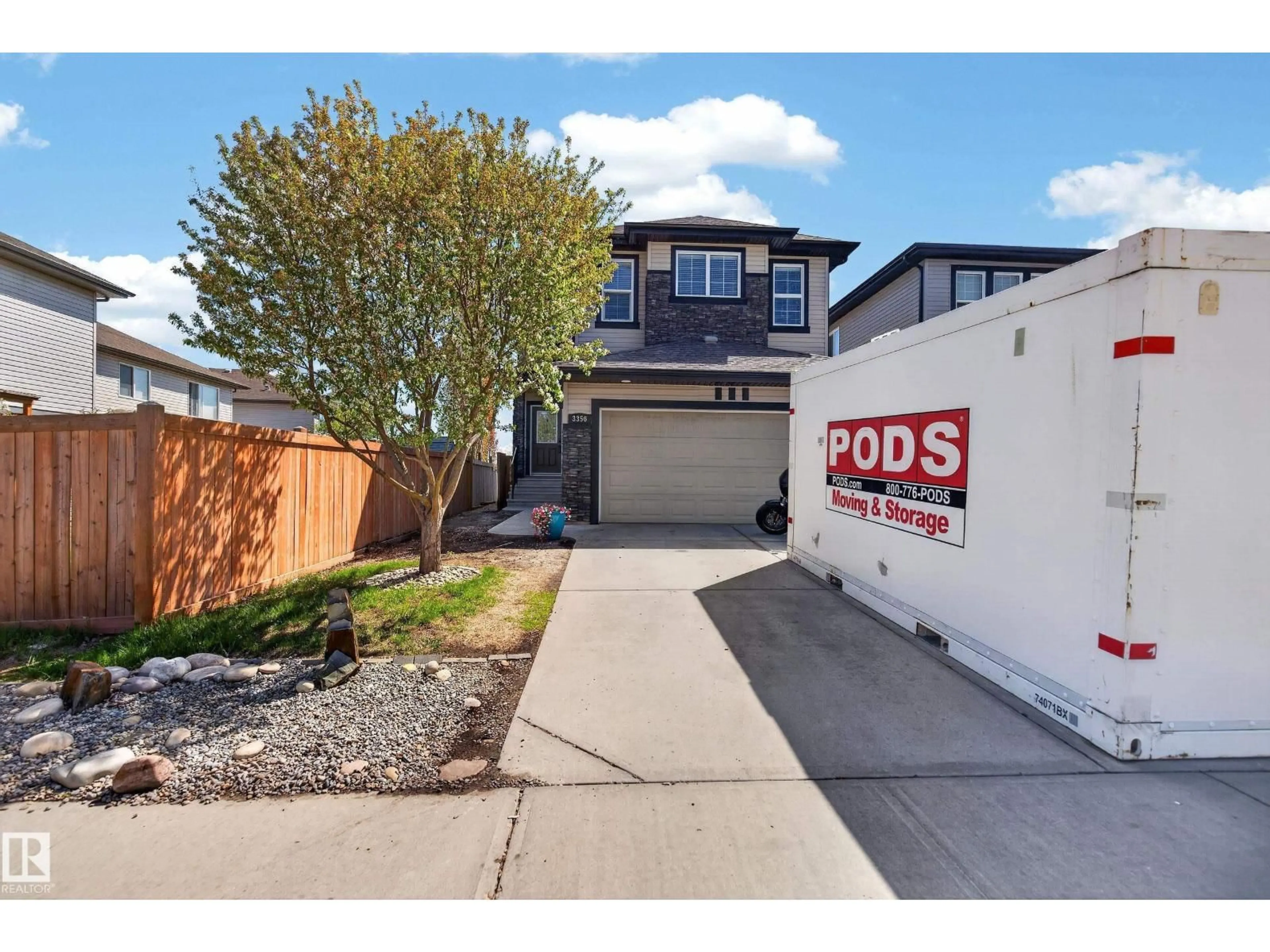 A pic from outside/outdoor area/front of a property/back of a property/a pic from drone, street for NW - 3356 HILTON CR, Edmonton Alberta T6M0N5