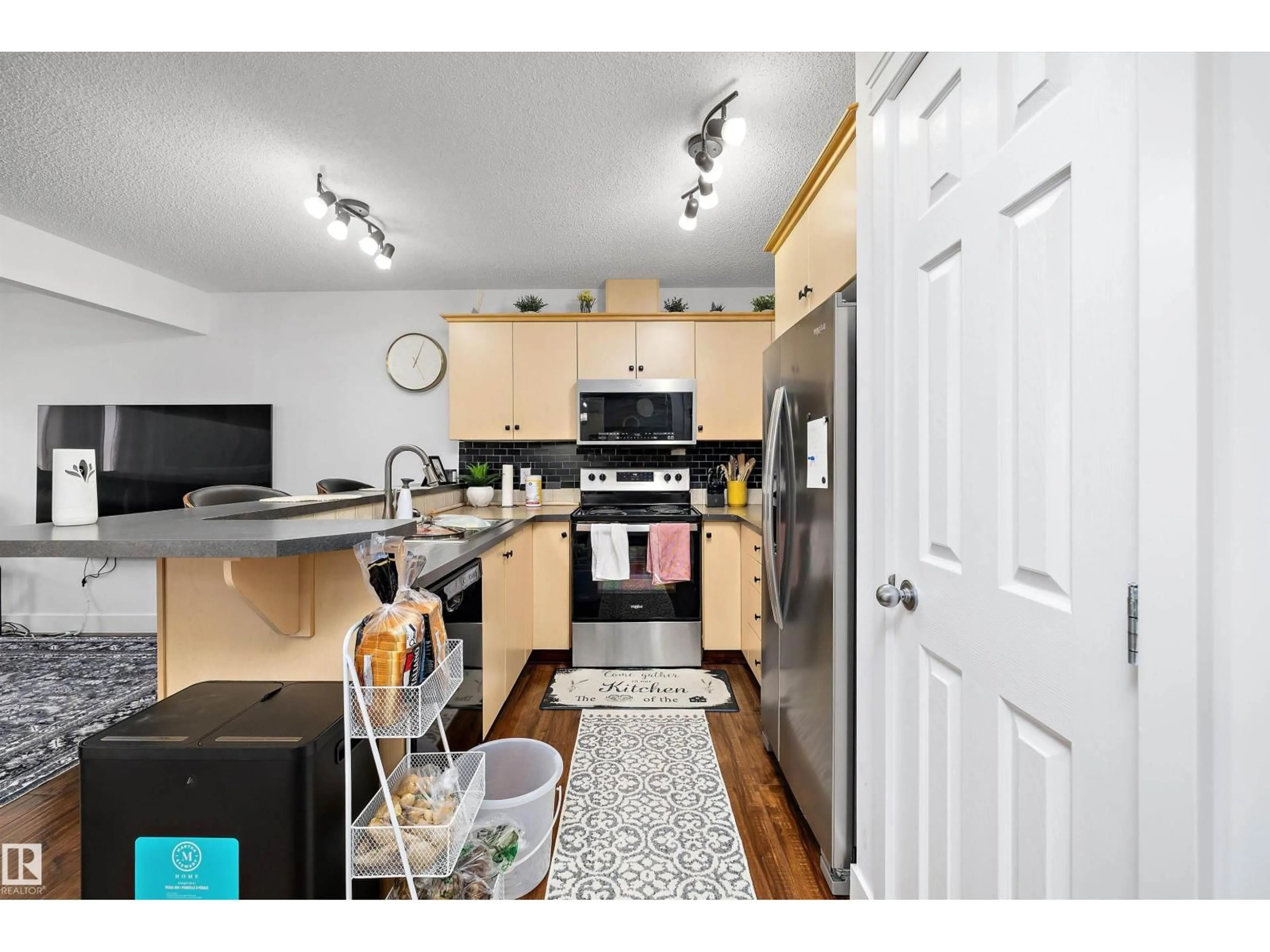 Open concept kitchen, unknown for 63 SUMMERTON ST, Sherwood Park Alberta T8H2V3