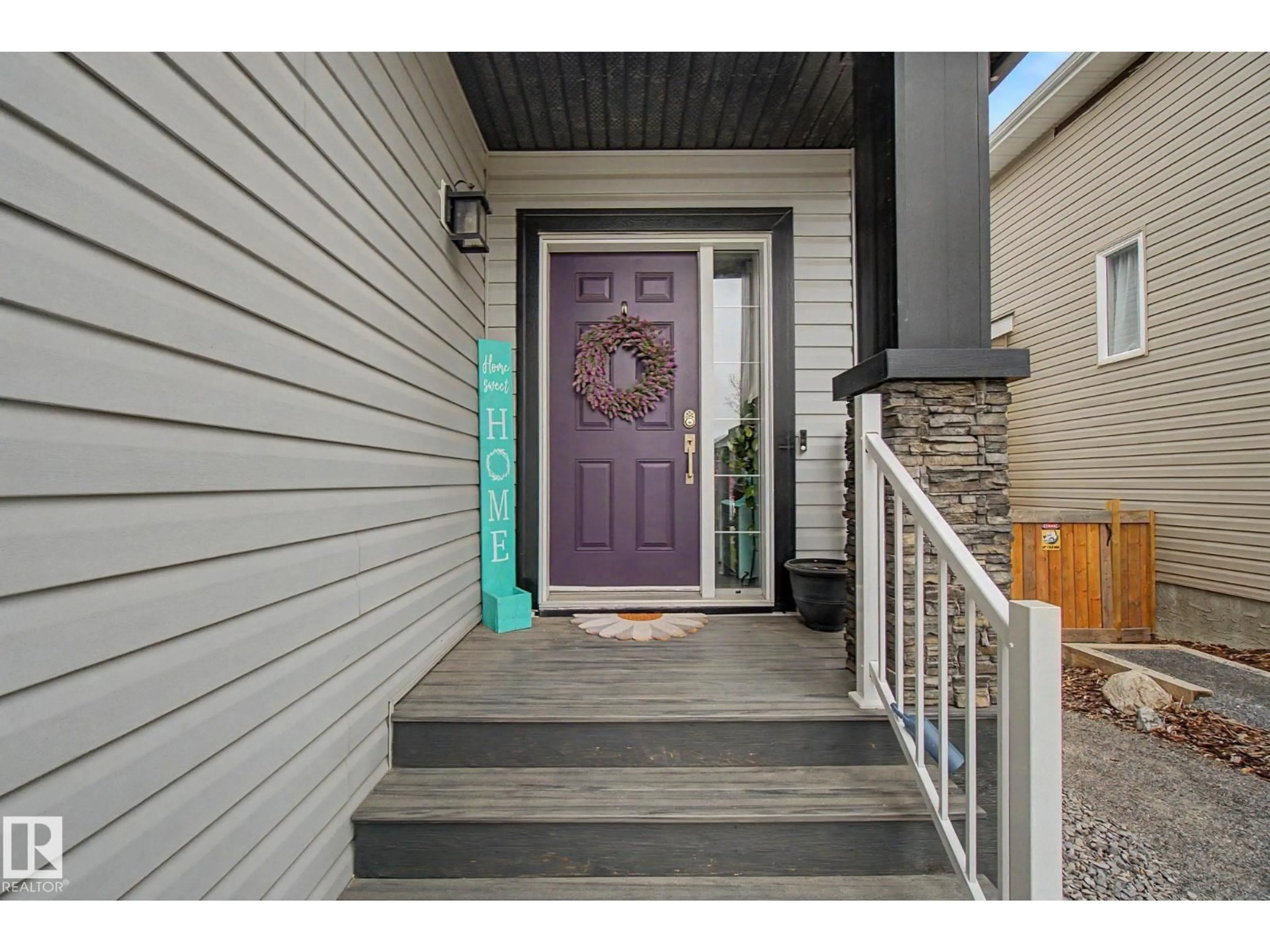 Indoor entryway for 82 DALQUIST BA, Leduc Alberta T9E0J7