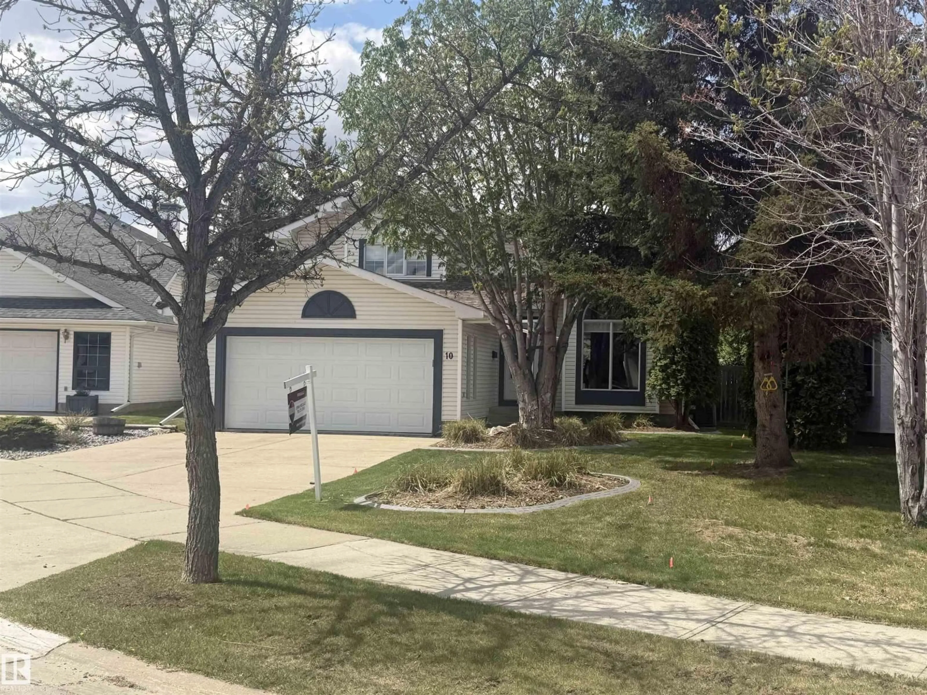 A pic from outside/outdoor area/front of a property/back of a property/a pic from drone, street for 10 HARMONY PL, St. Albert Alberta T8N6G3