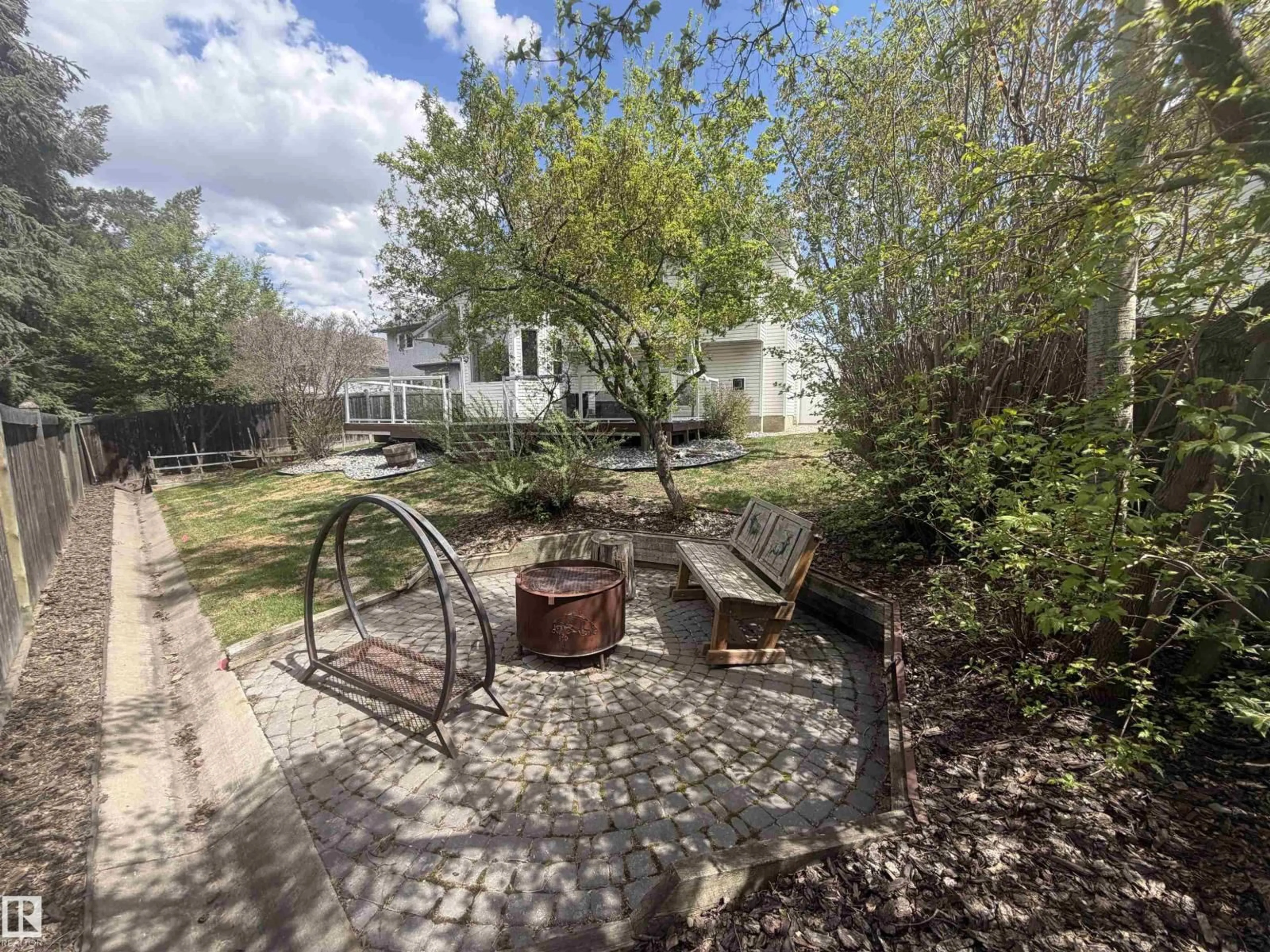 A pic from outside/outdoor area/front of a property/back of a property/a pic from drone, street for 10 HARMONY PL, St. Albert Alberta T8N6G3