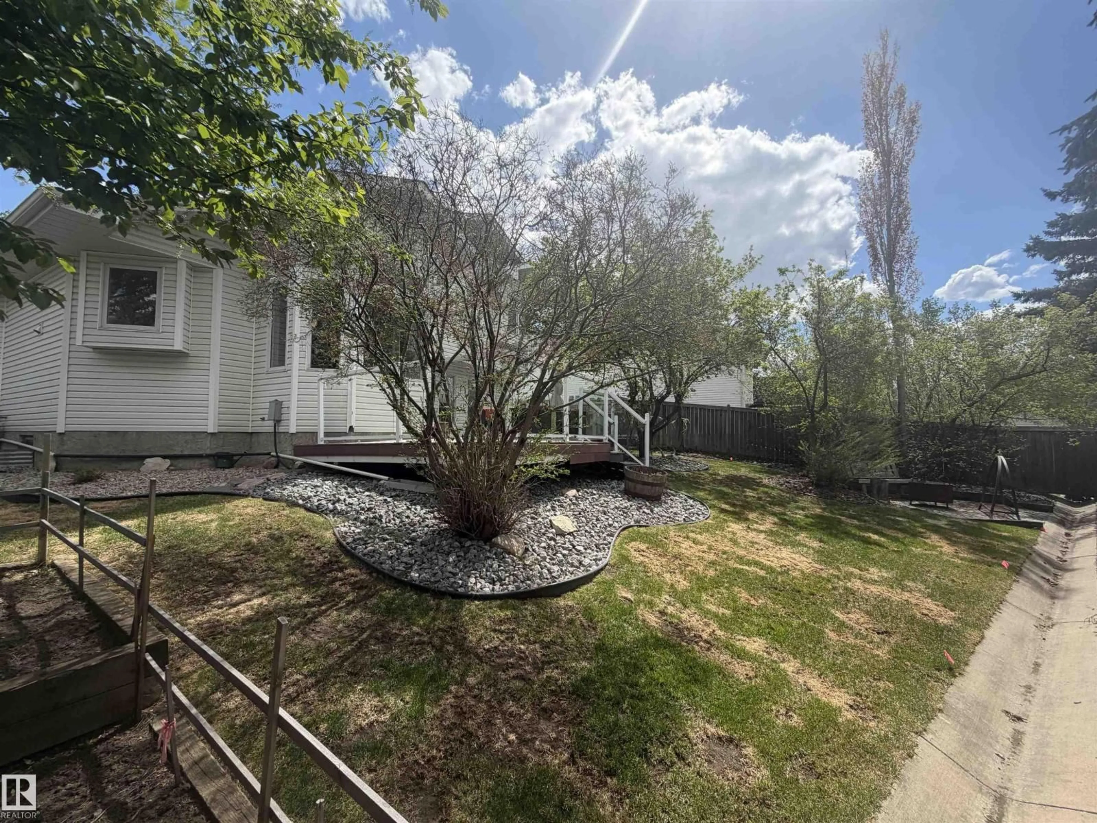 A pic from outside/outdoor area/front of a property/back of a property/a pic from drone, unknown for 10 HARMONY PL, St. Albert Alberta T8N6G3