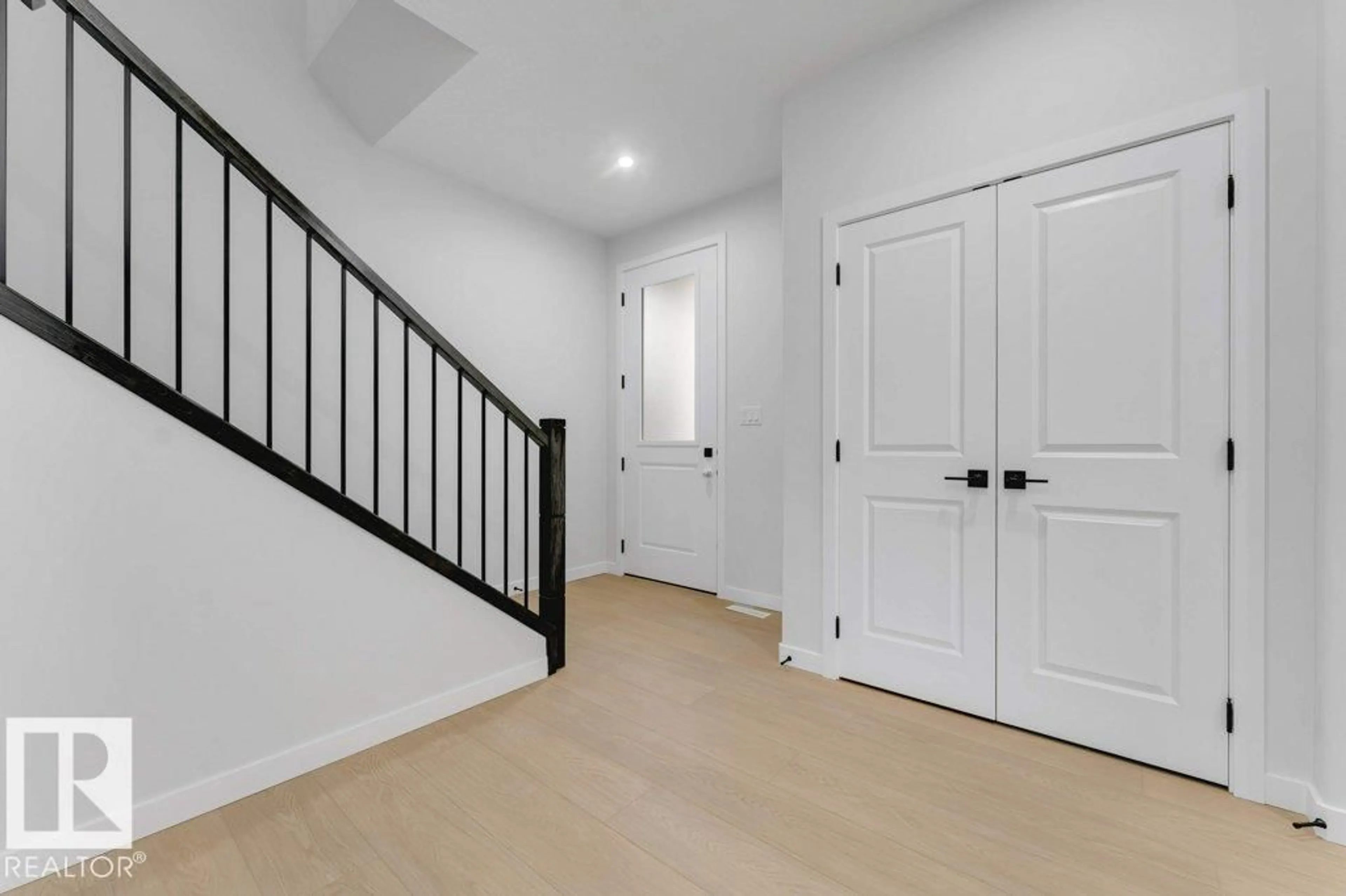 Indoor entryway for LI NW - 1623 SISKIN LINK, Edmonton Alberta T5S0V2