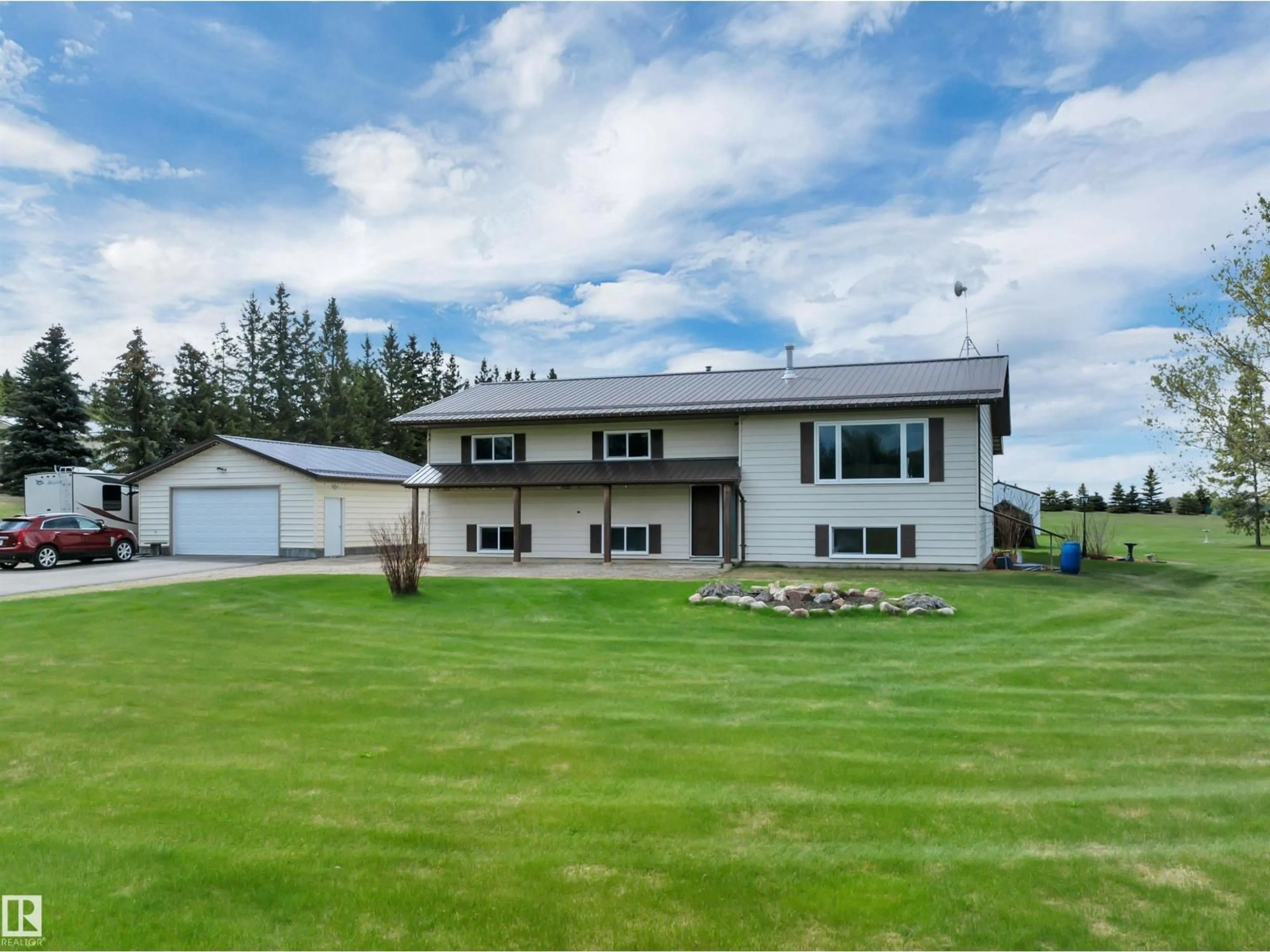 A pic from outside/outdoor area/front of a property/back of a property/a pic from drone, unknown for 7 - 53503 RGE ROAD 274, Rural Parkland County Alberta T7X3R9