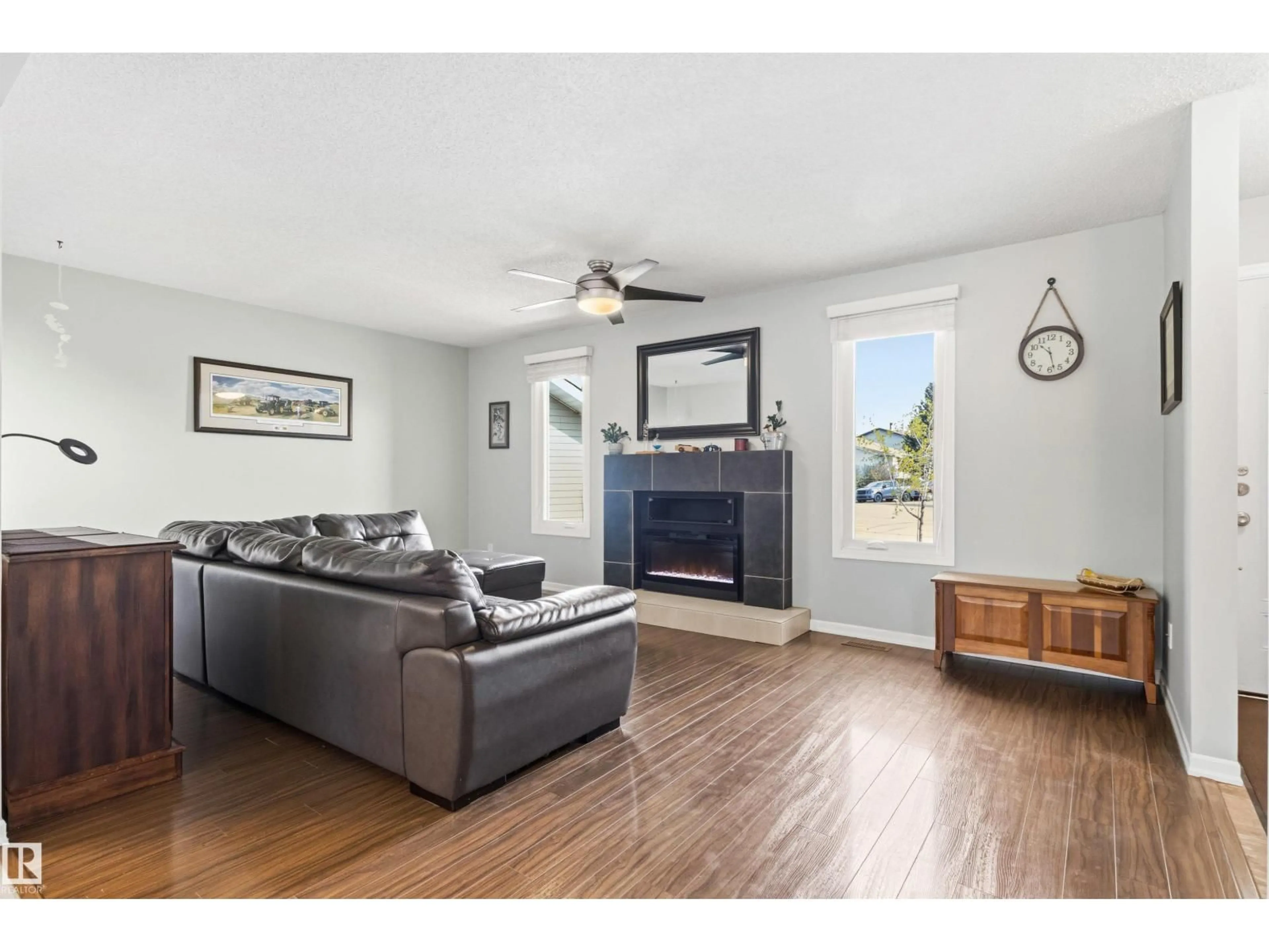Living room with furniture, wood/laminate floor for 2 ARMBRUSTER TC, Stony Plain Alberta T7Z1G7
