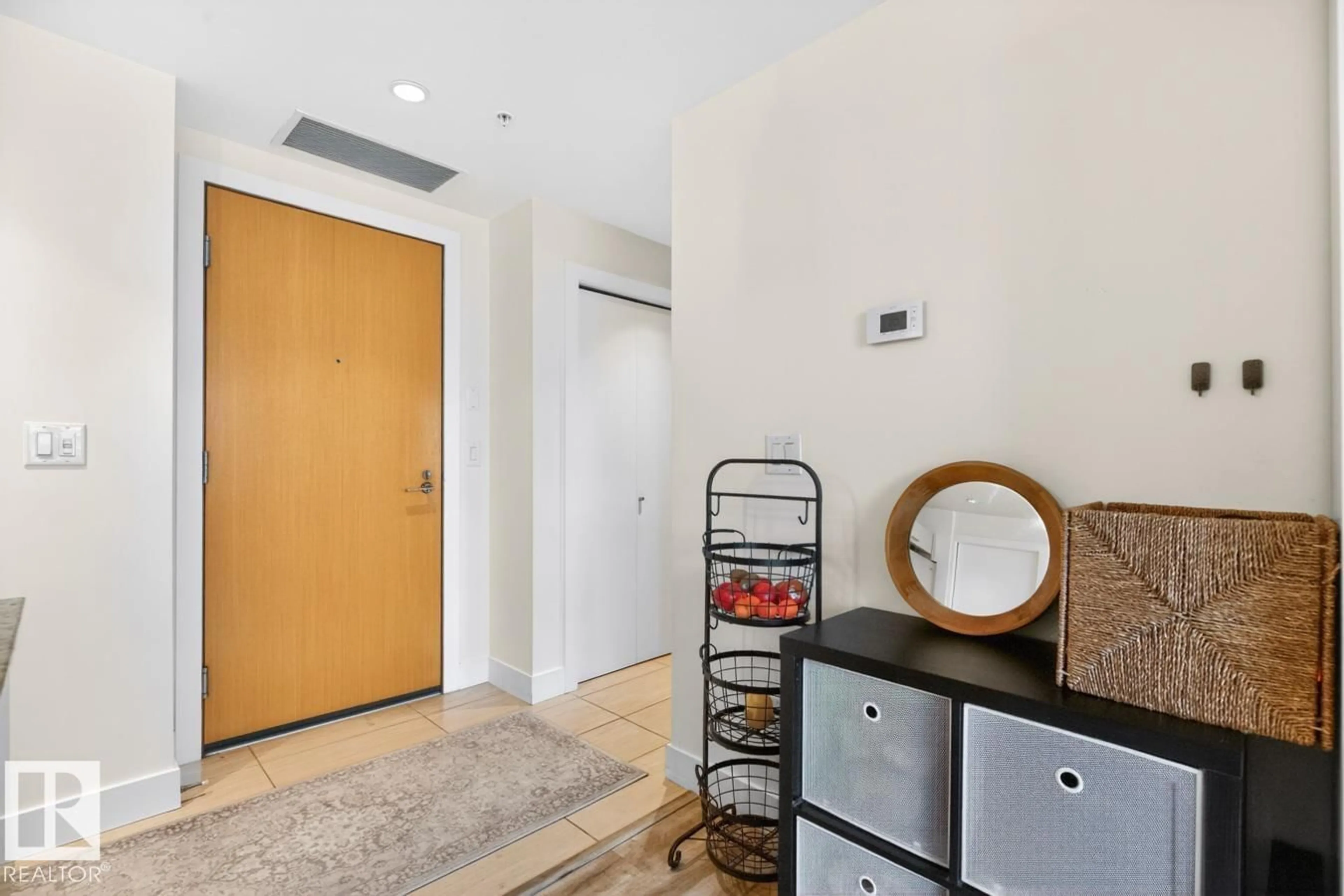 Indoor entryway for 407 - 2504 109 ST, Edmonton Alberta T6J2H3